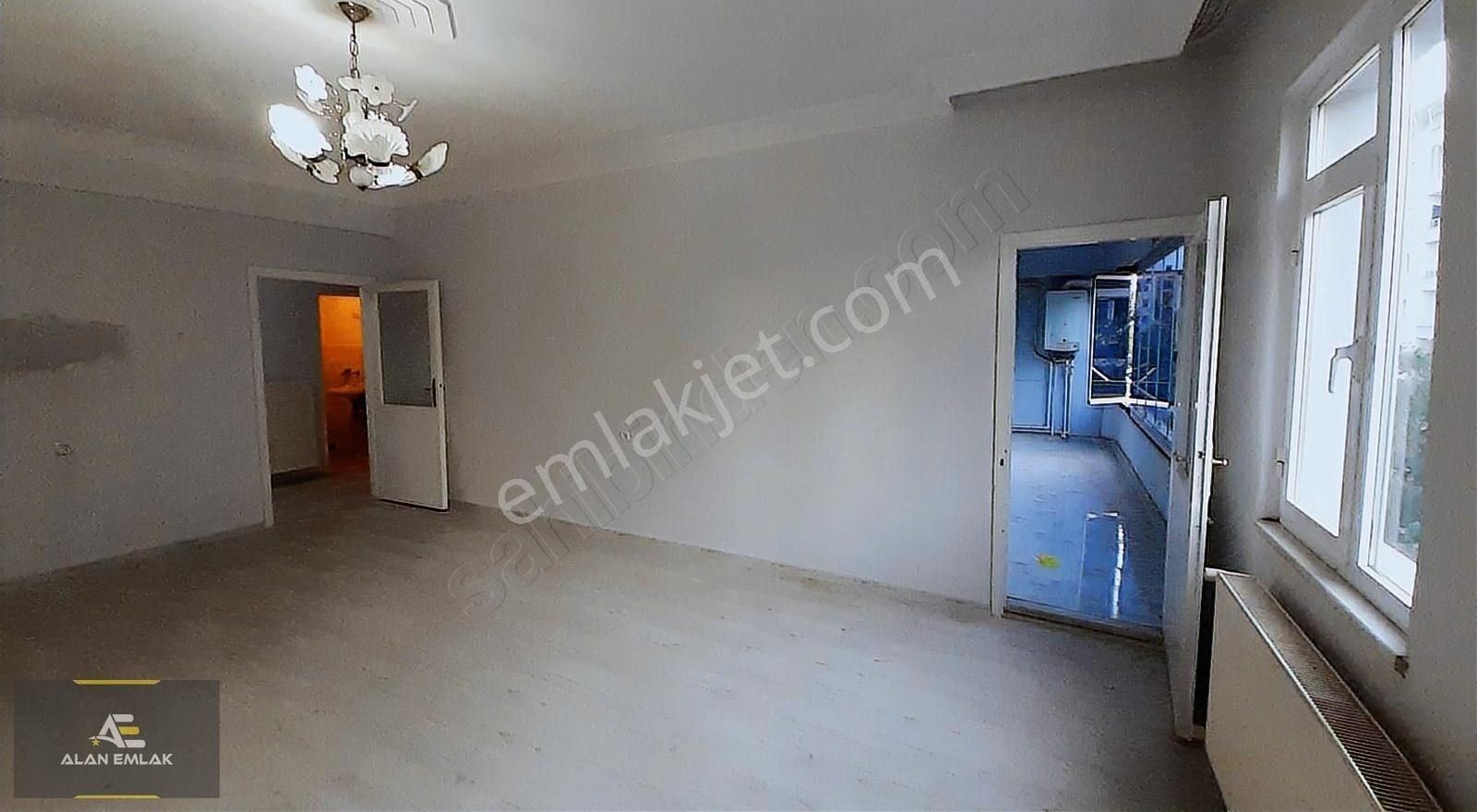 Alan Emlak;cumhuriyet Mah.tramvay Altı,merkezi Konum,3+1 Kiralık