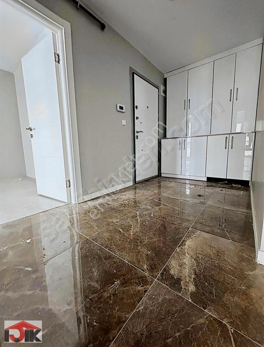 Kısa Katlı Site İçinde Sıfır 2+1