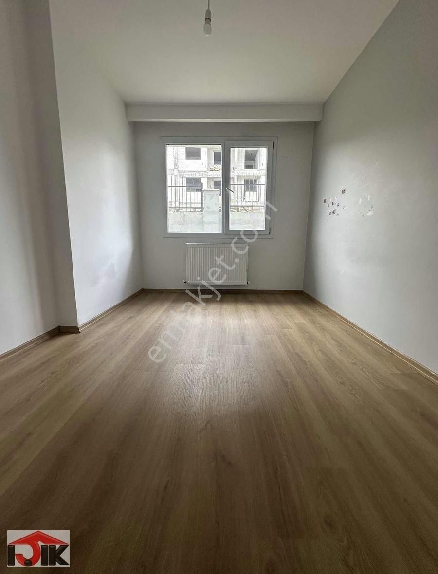 Bölgenin Gözde Sitelerinde 2.katta 125m2 Net Sıfır "0" Bina 3+1
