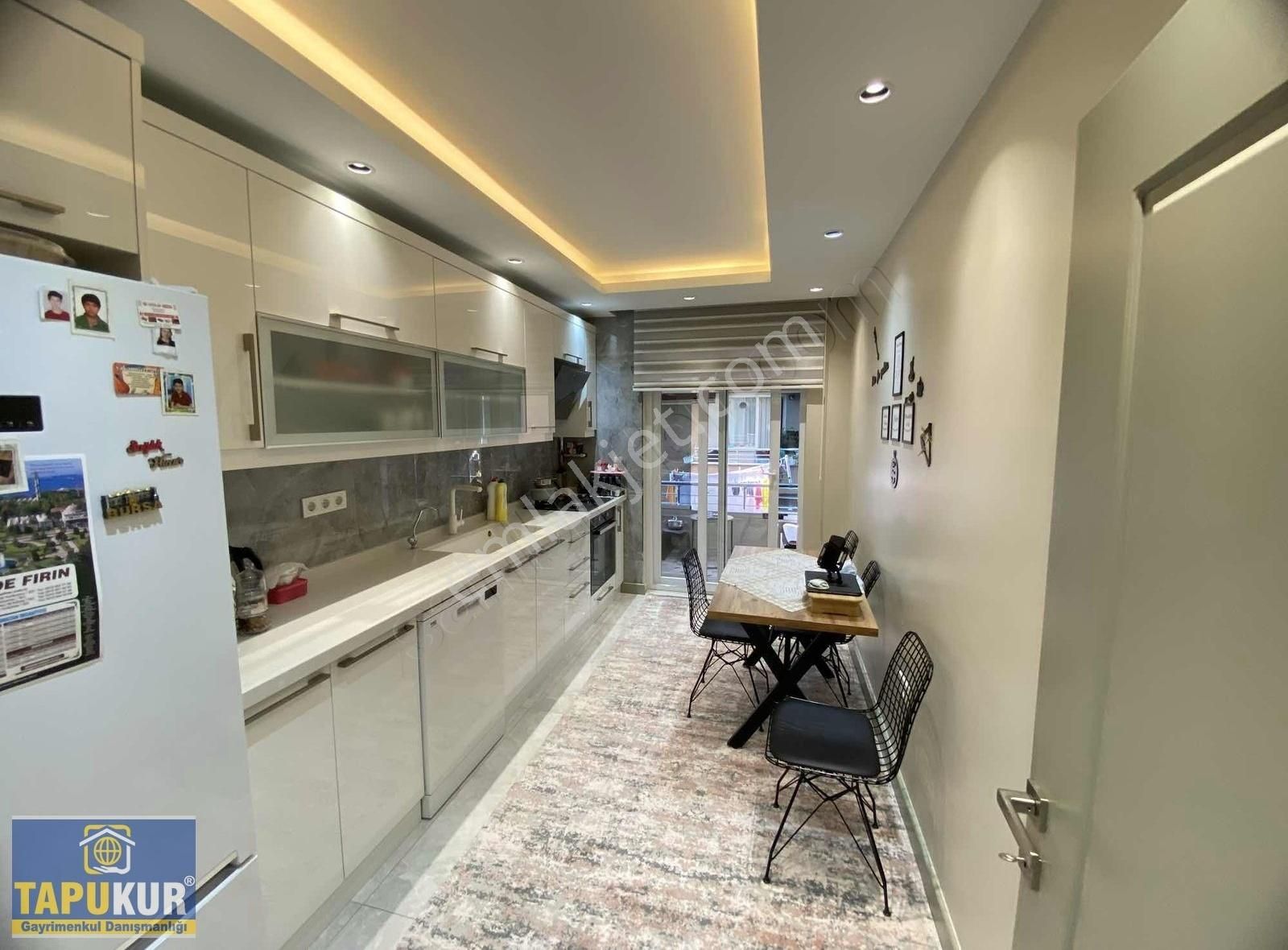 Yenibosna Merkez Mahallesinde Tuğra Parkı Yanı 3+1 Satılık Daire