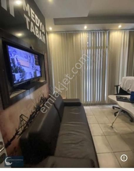 Sanayide Düz Giriş 180 M2 Bir Araç Park Yerli Kiralık İş Yeri
