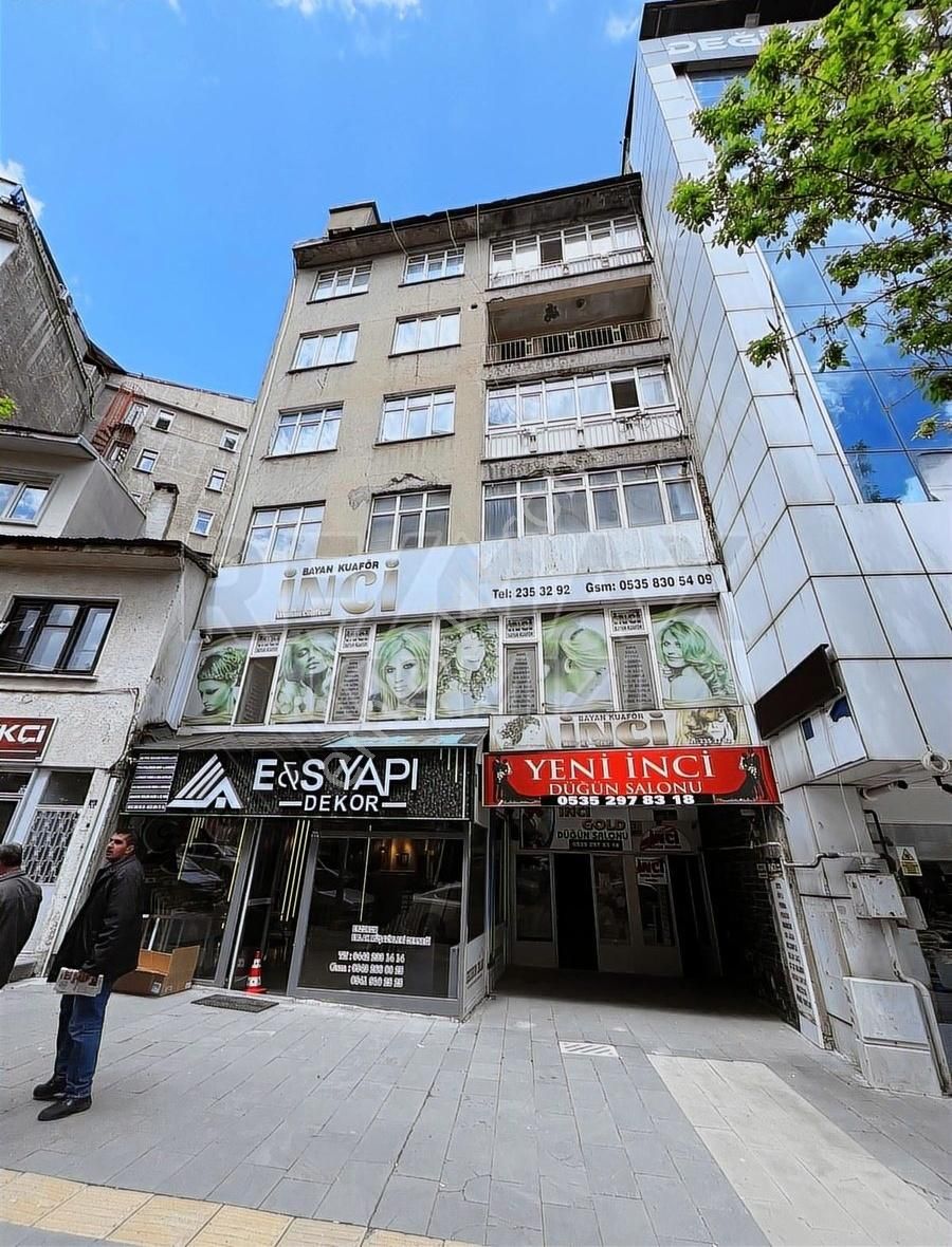 Re/max Kırmızı'dan Erzurum Mumcu Cad. 'de Eşyalı Kiralık Daire