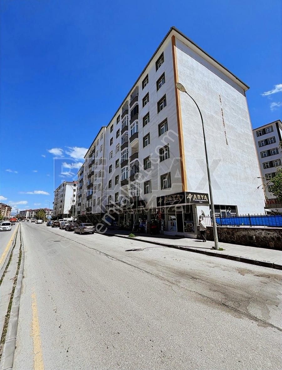 Re/max Kırmızı'dan Erzurum Doğu Tv Karşısı Satılık 3+1 Daire
