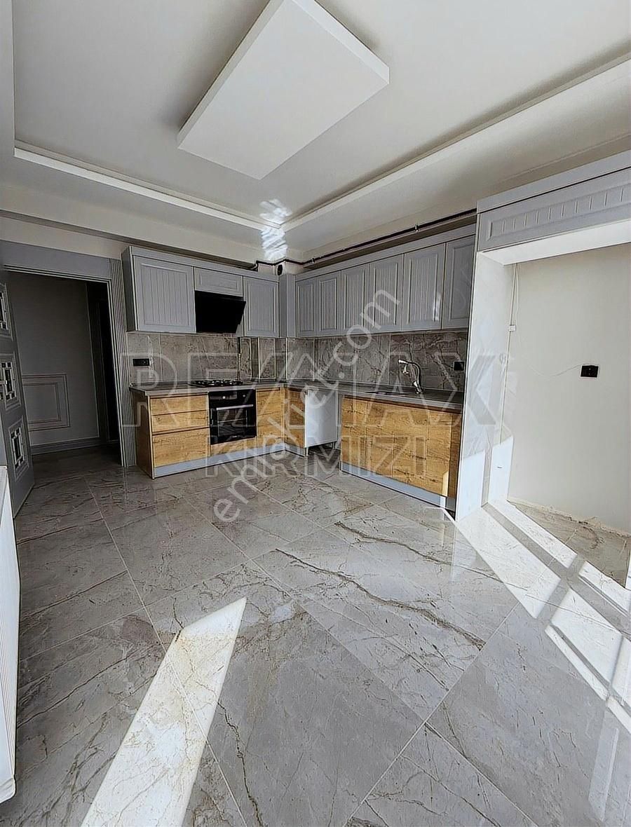 Re/max Kırmızı'dan Erzurum Dadaşkent 'te Satılık 4+1 Daire