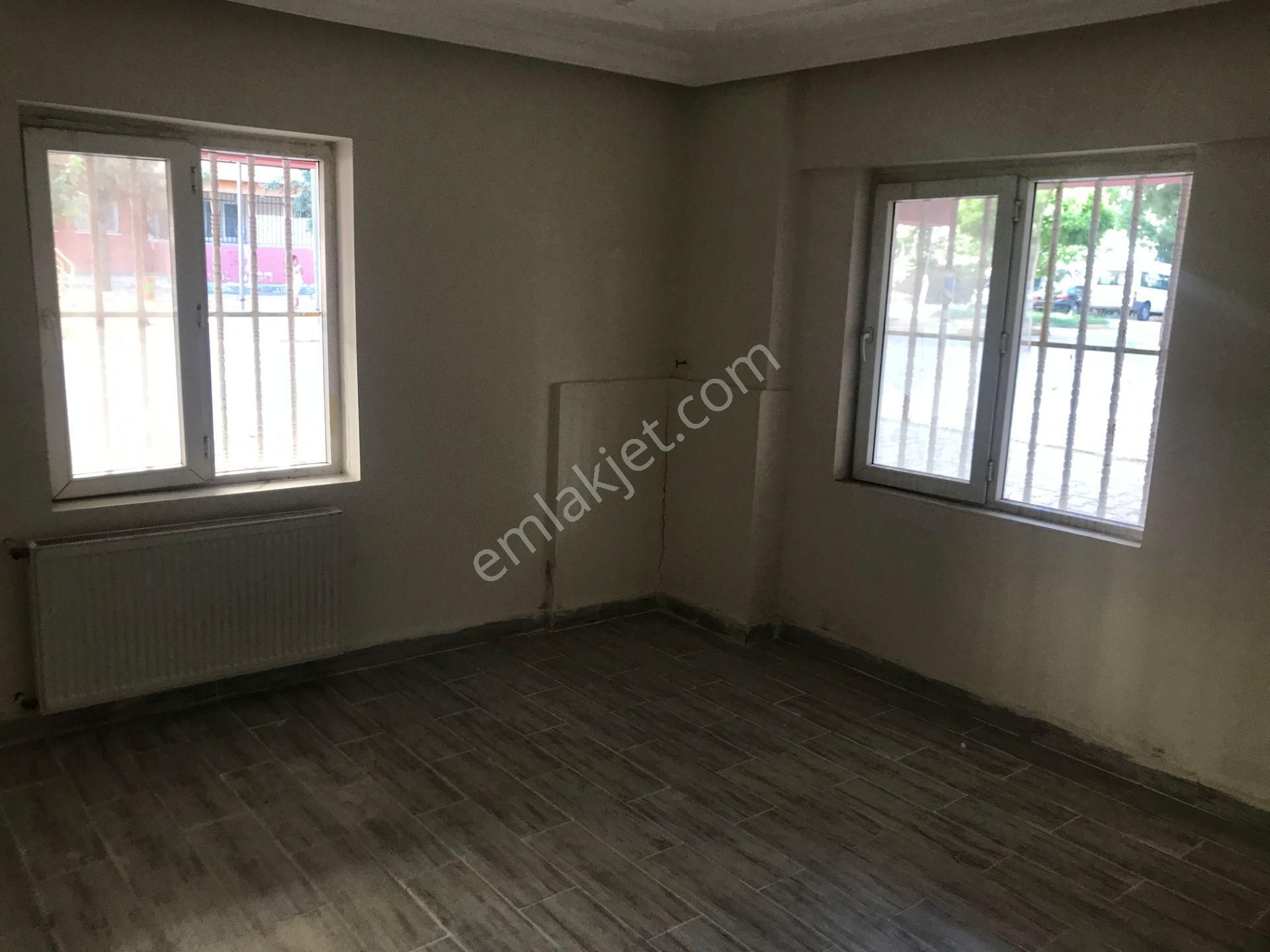 Karaköprü 35 Metre İş Bankası Arkası Düz Giriş 3+1 Kiralık
