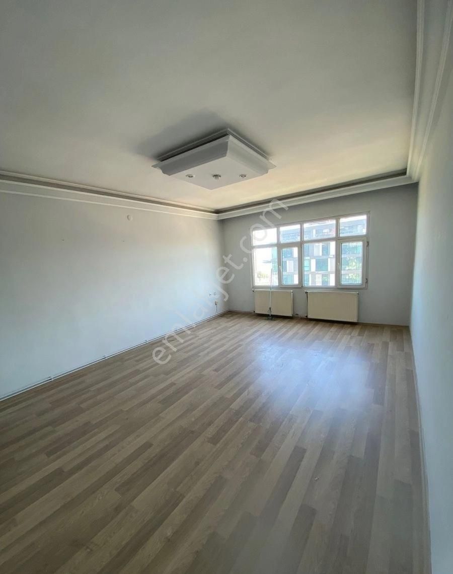 Bulvara Cephe Kiralık 2+1 Gençlik Parkında