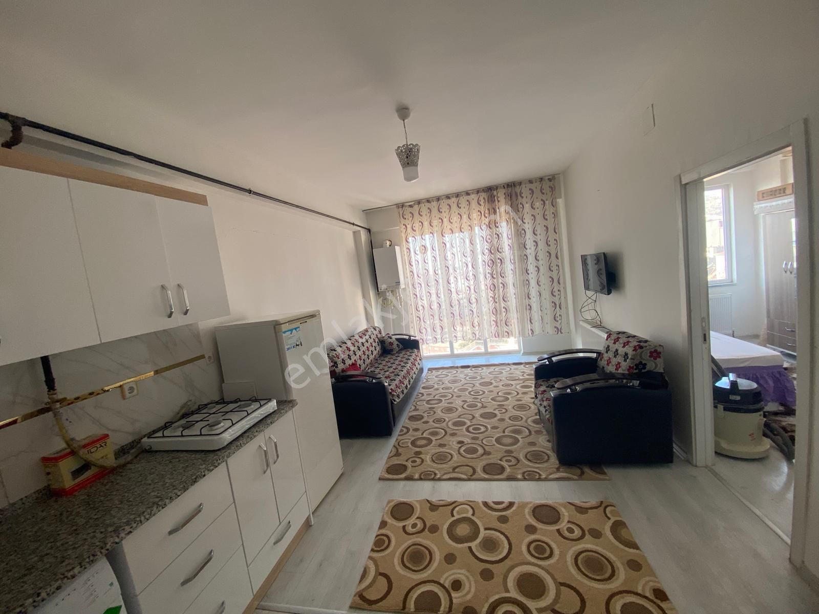 Uncular Camiinin Yanında Kiralık Eşyalı 1+1 Daire