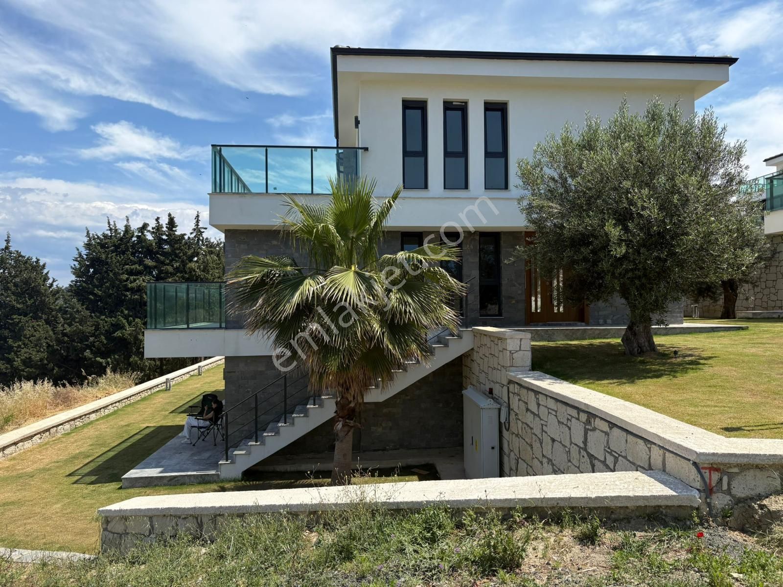 Karaburunda Havuzlu Sitede Denize Nazır Sıfır Tripleks Villa