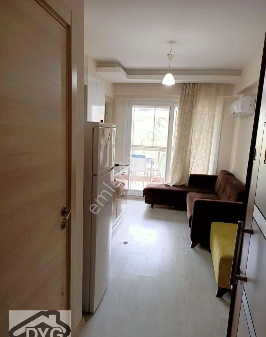 Cadde Üzerinde Satılık 1+1 Eşyalı