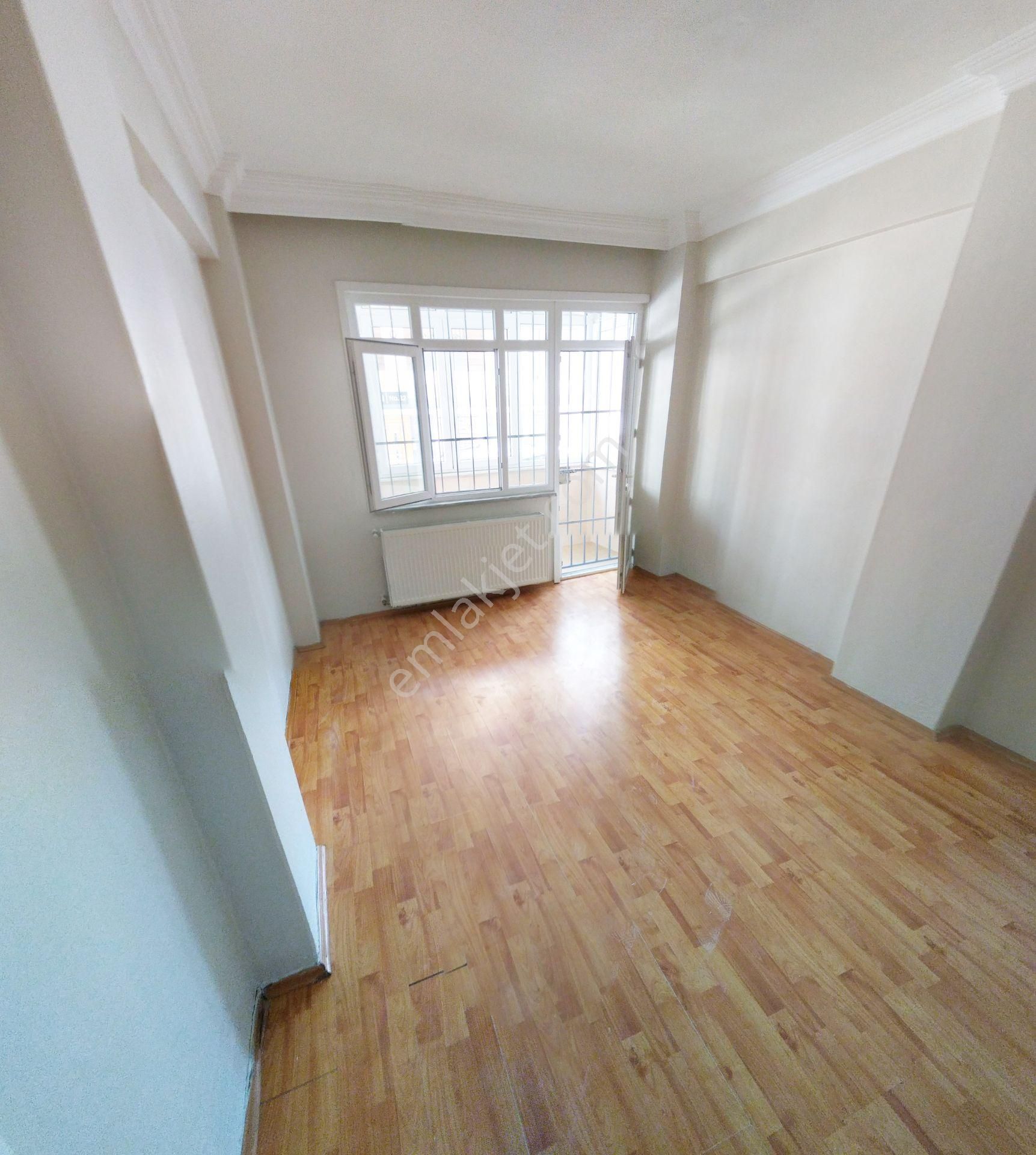 Kiralık Daire - Çobançeşme Salıpazarına Yakın 2+1 Balkonlu Yüksek Giriş