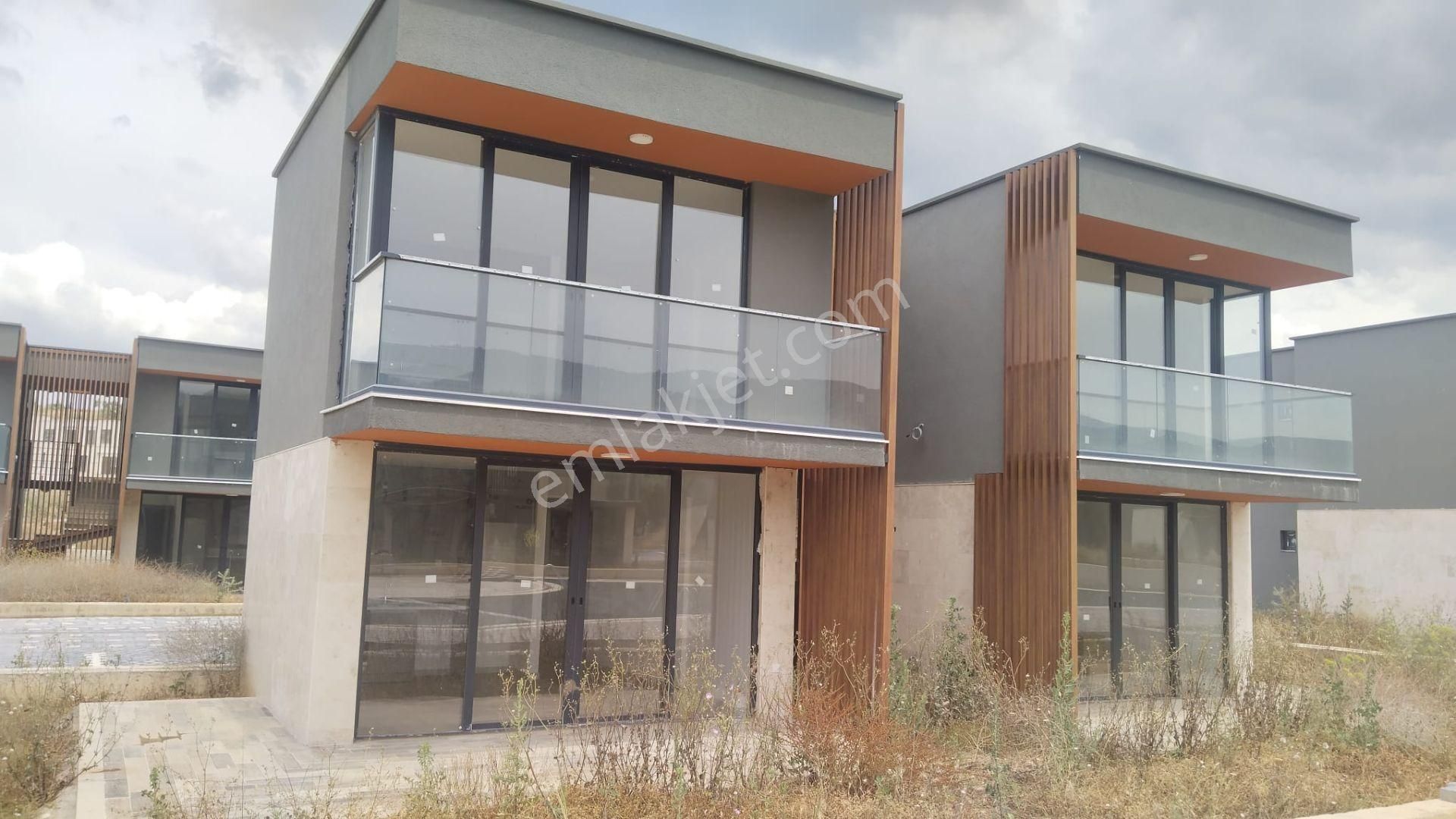 Denize 500 Metre 1+1 Bahçe Katı Yazlık Daire