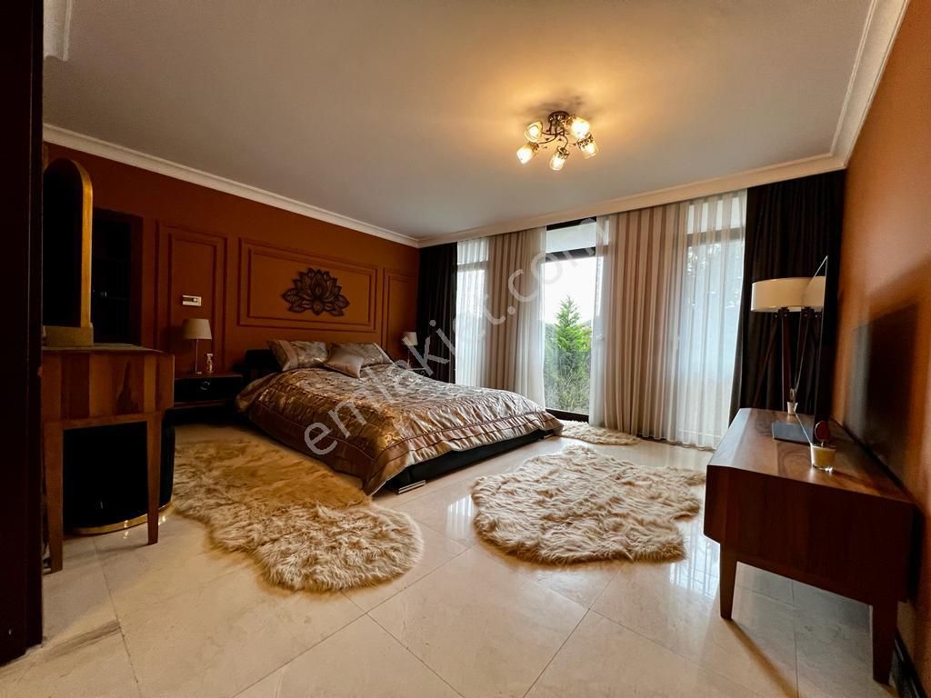 Emirgan’da Boğaz Manzaralı, Asansörlü, Havuzlu, Özel Tasarım Lüks Villa - Görsel 18