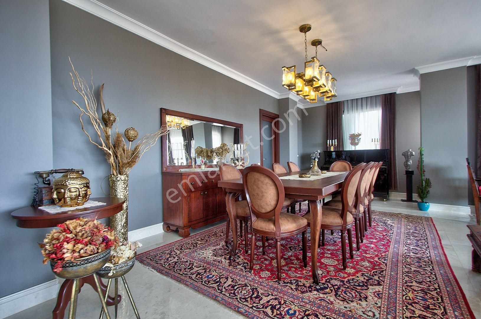 Emirgan’da Boğaz Manzaralı, Asansörlü, Havuzlu, Özel Tasarım Lüks Villa - Görsel 13