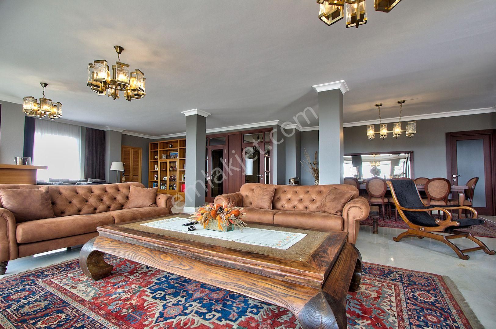 Emirgan’da Boğaz Manzaralı, Asansörlü, Havuzlu, Özel Tasarım Lüks Villa - Görsel 9