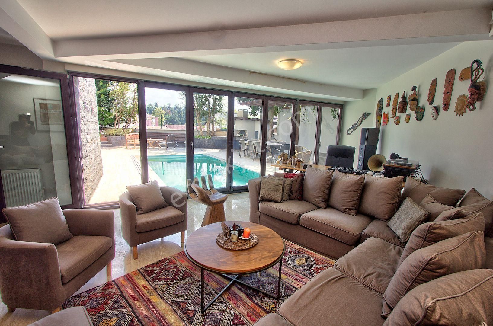 Emirgan’da Boğaz Manzaralı, Asansörlü, Havuzlu, Özel Tasarım Lüks Villa - Görsel 11