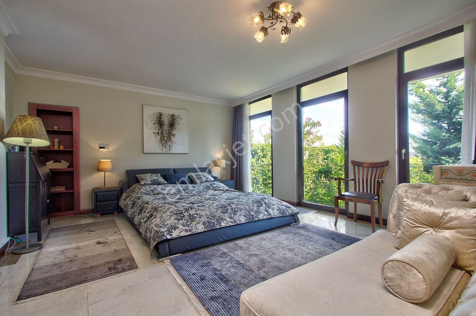 Emirgan’da Boğaz Manzaralı, Asansörlü, Havuzlu, Özel Tasarım Lüks Villa - Görsel 17