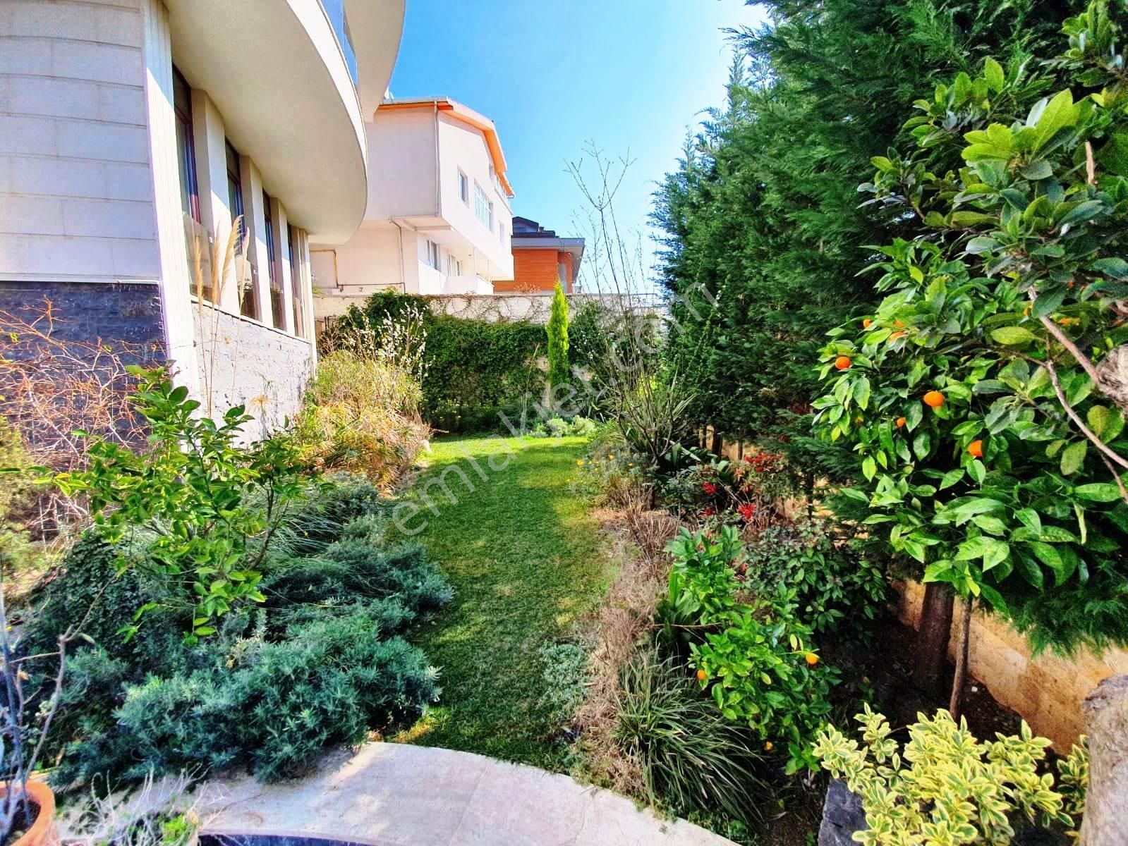 Emirgan’da Boğaz Manzaralı, Asansörlü, Havuzlu, Özel Tasarım Lüks Villa - Görsel 30