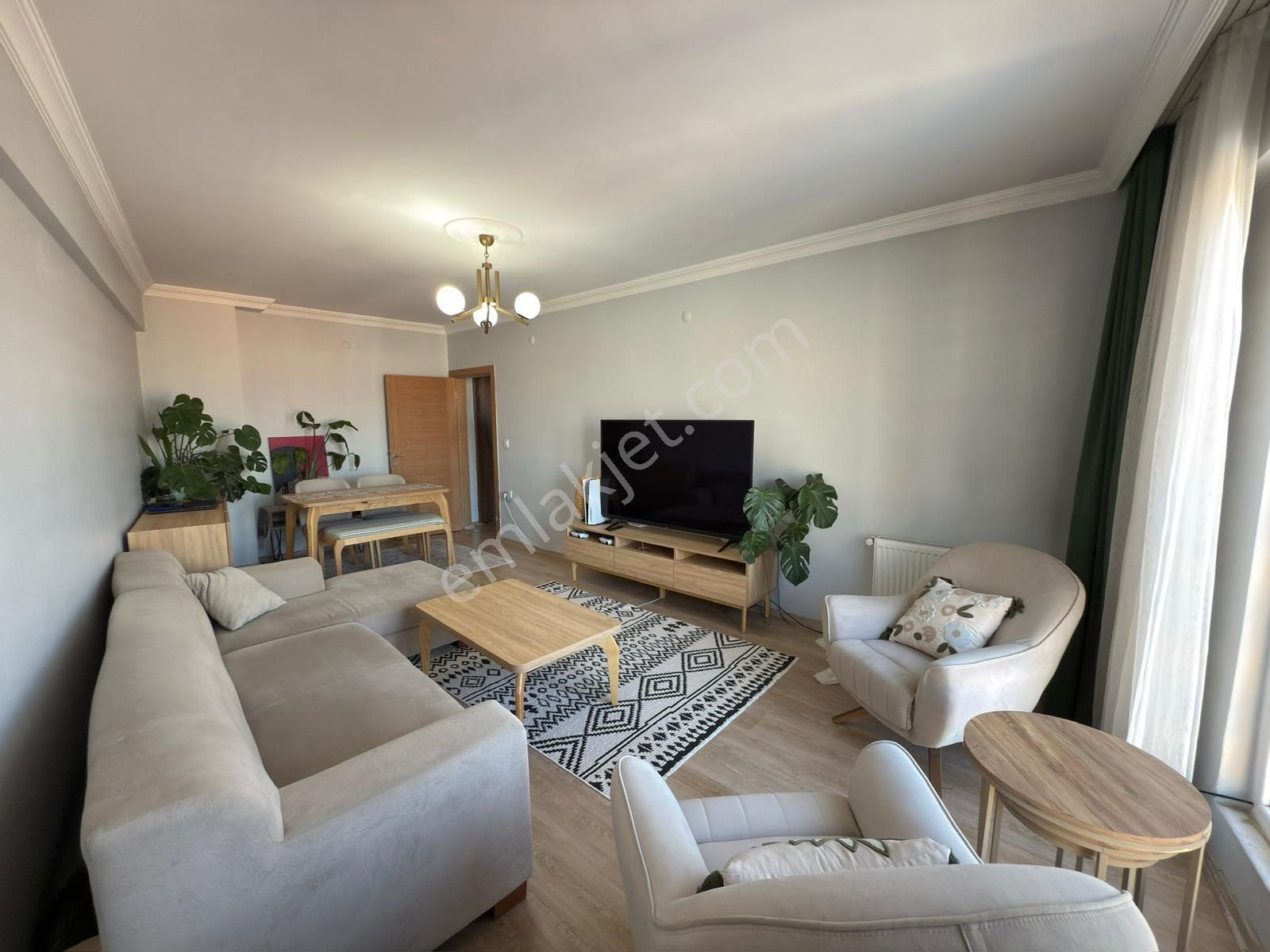 Manisa Soma Güvenler Emlaktan Katlı Pazar Yeri Arkasında 2+1 Asansörlü 5 Yaş Satılık Daire