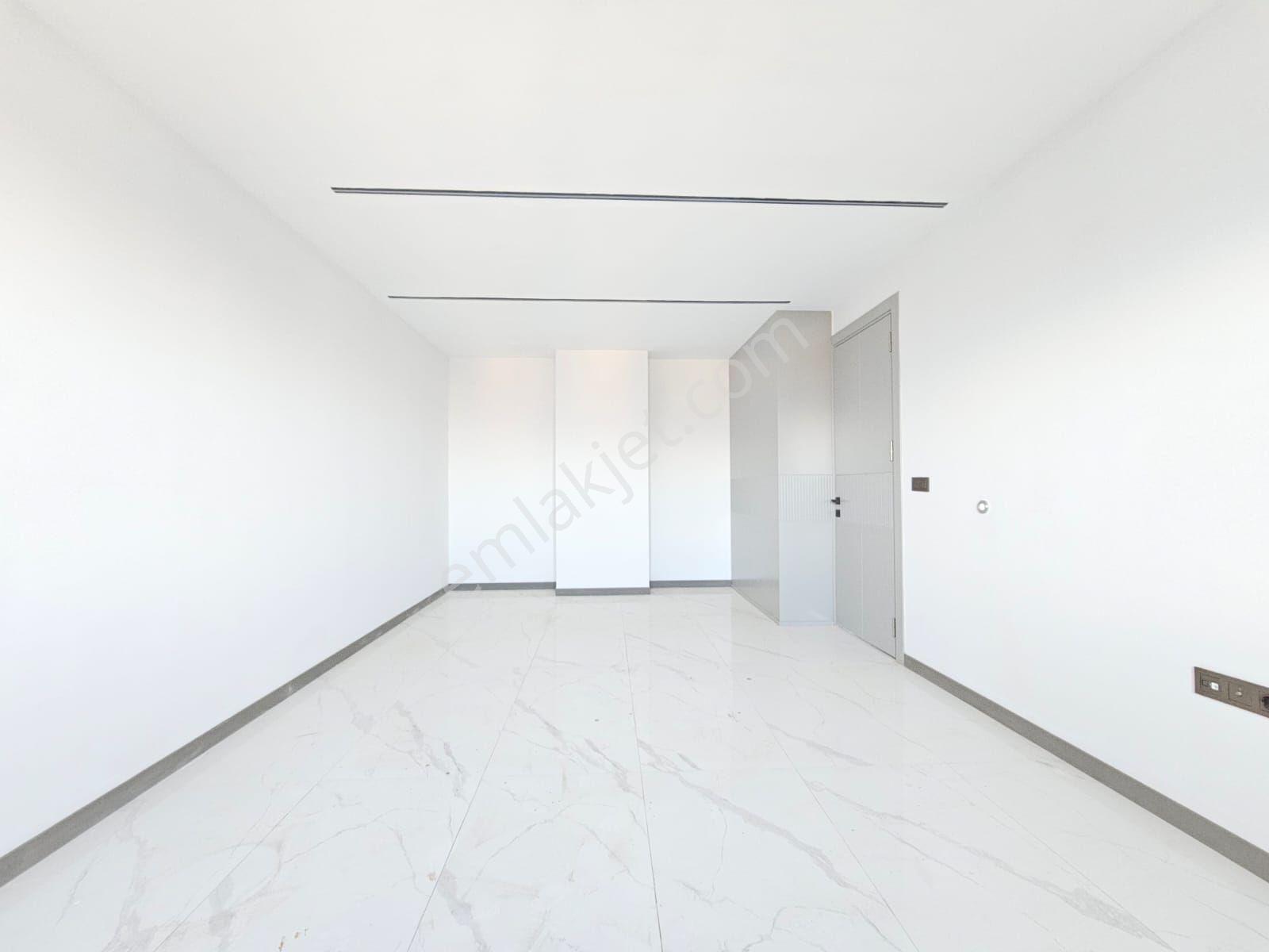Denizli Şemikler De 3+1 180 M2 Cadde Üzerinde Satılık Dubleks