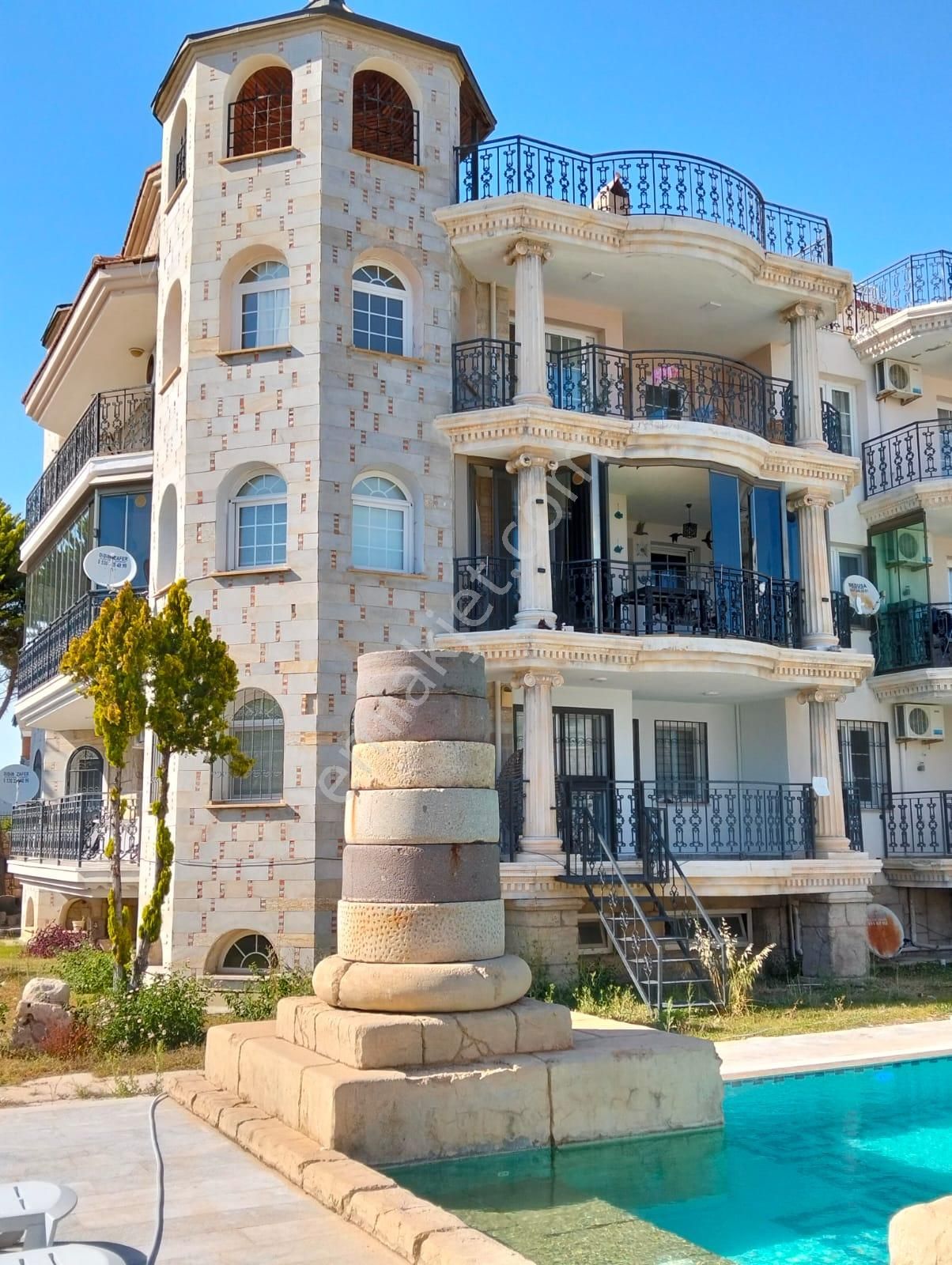 Didim Efeler Mah. 3+1 Havuzlu Site İçi Özel Yapım Köşe Başı Yüksek Giriş Daire (liman Yolunda)