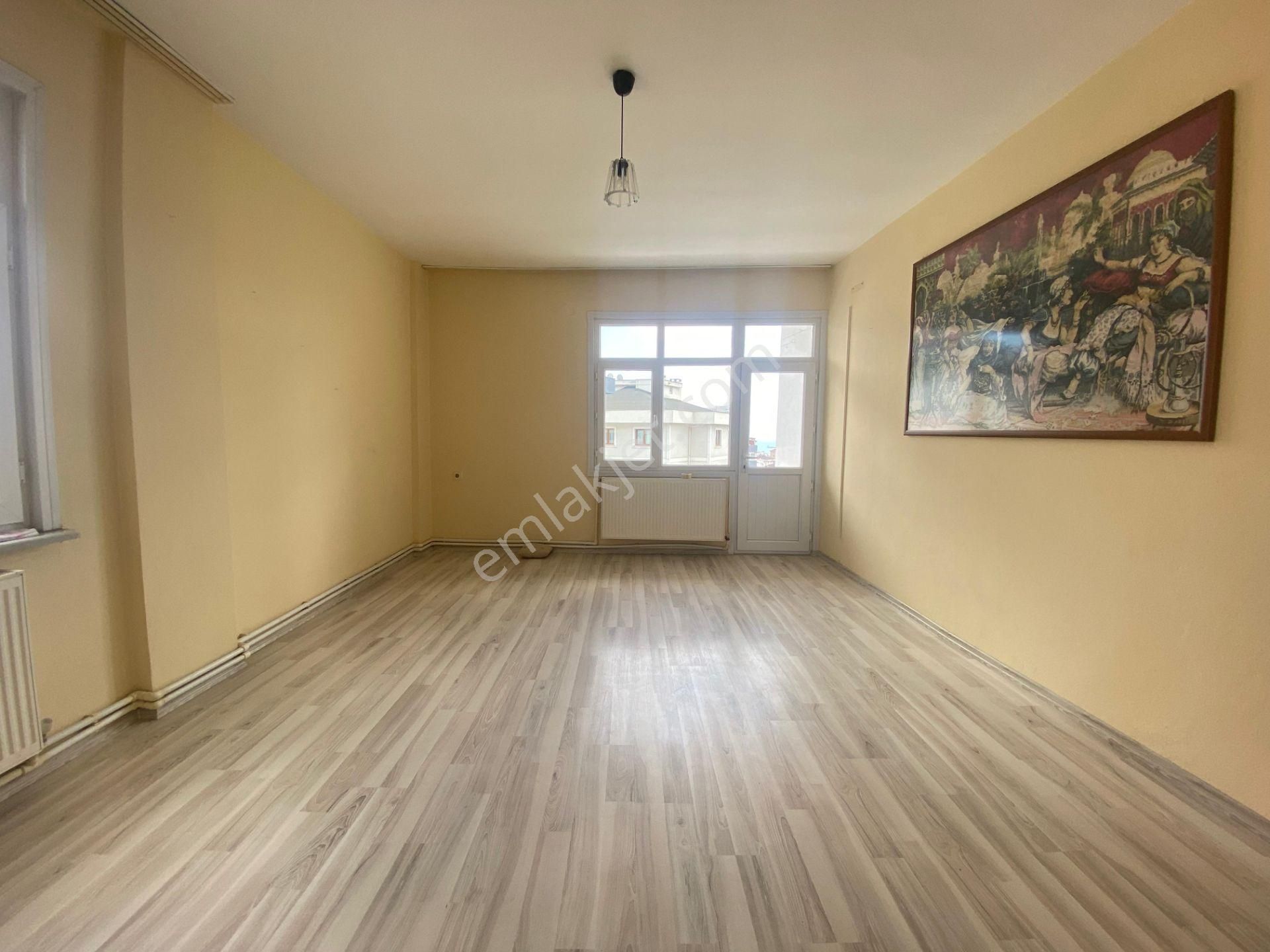 Kartal Cumhuriyette E5 Metroya 4 Dk Geniş 3+1 Kiralık Daire