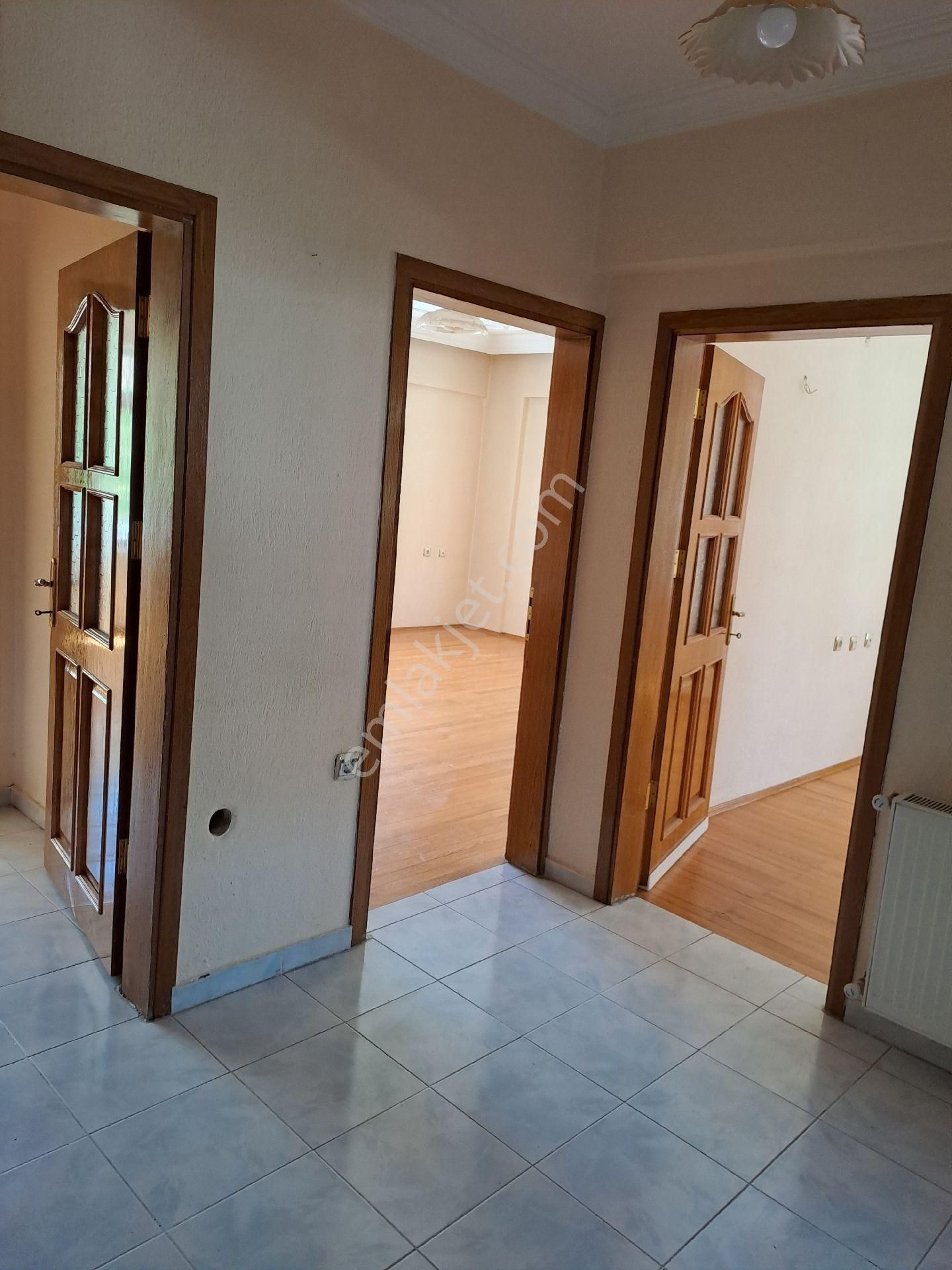 Isparta Merkezinde Çarşı İçinde Kiralık Daire