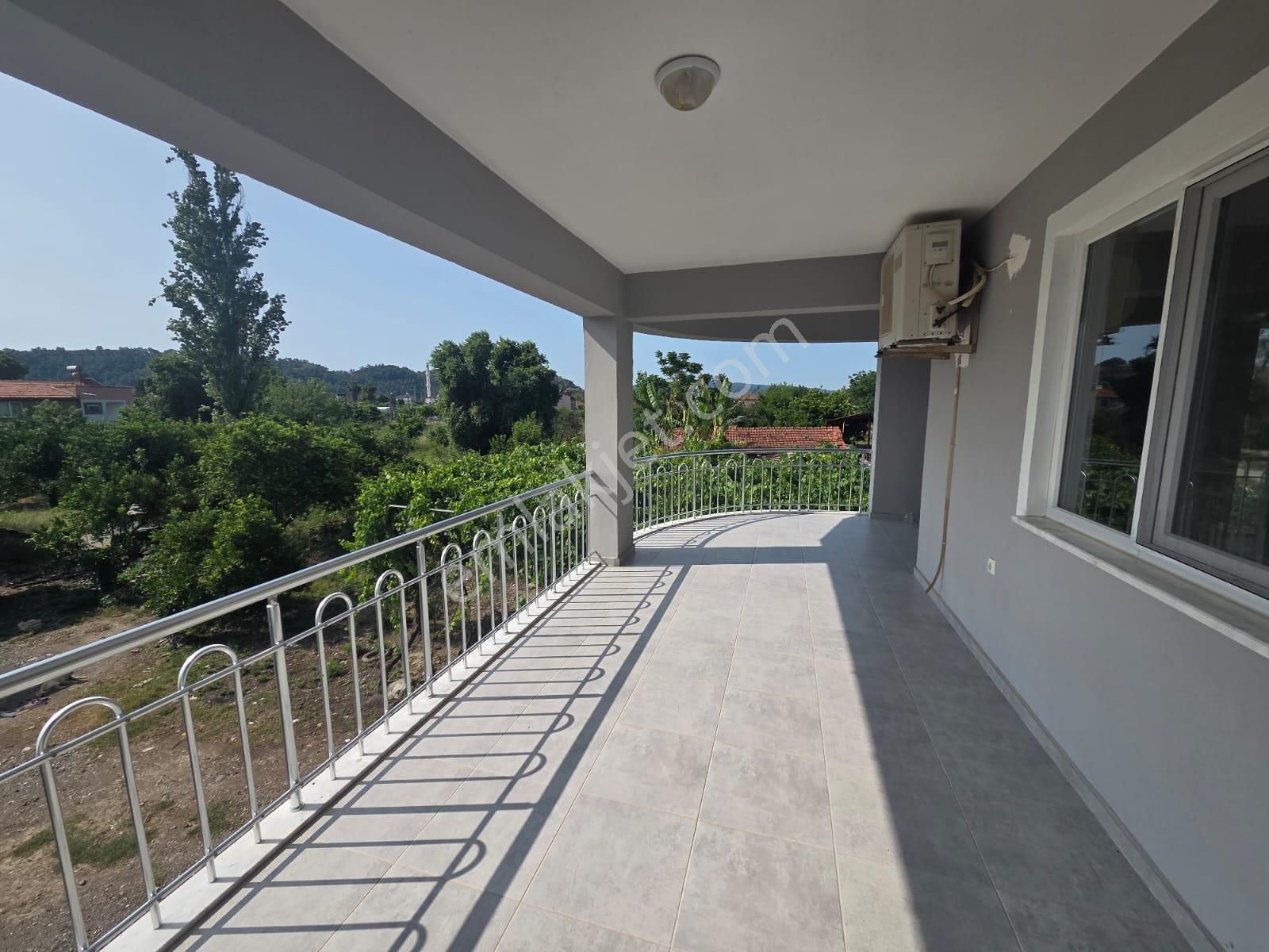 Ortaca Akıncı’da Ebeveyn Banyolu 3+1 Kiralık Daire