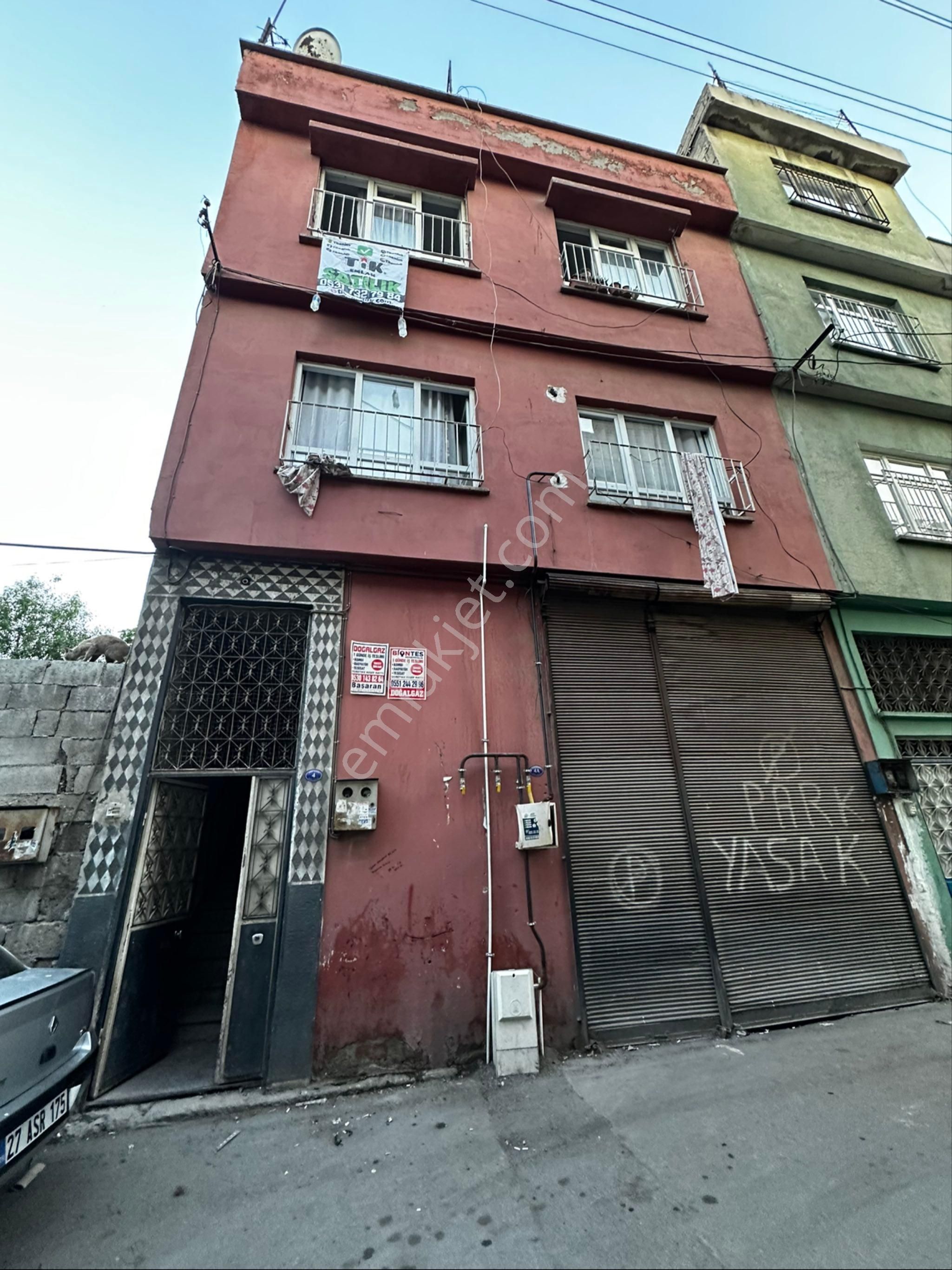 ✅ Tik Emlak’tan – Yazıcık Mahallesi’nde 3 Katlı Doğalgazlı Müstakil Bina!