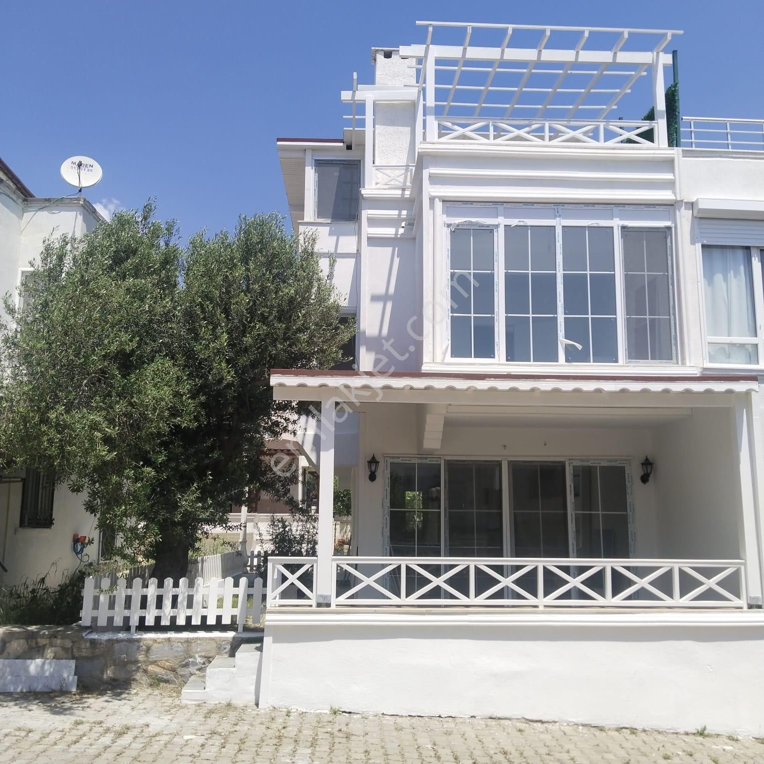 Kıyıkışlacık’ta Özel Plajlı İkiz Tripleks Yazlık
