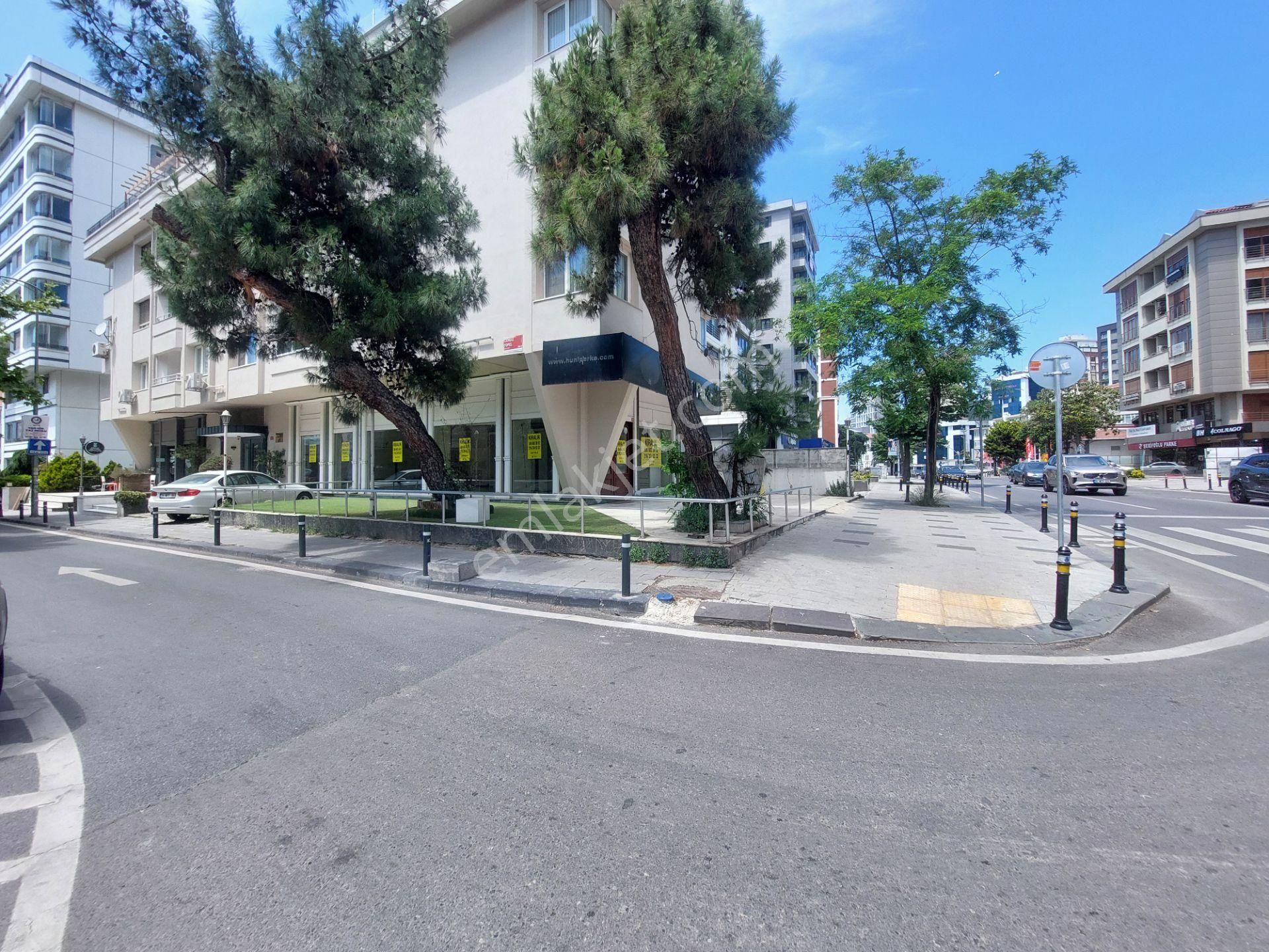 Fener Kalamış Caddesi Üzerinde 125 M2 Kiralık Dükkan
