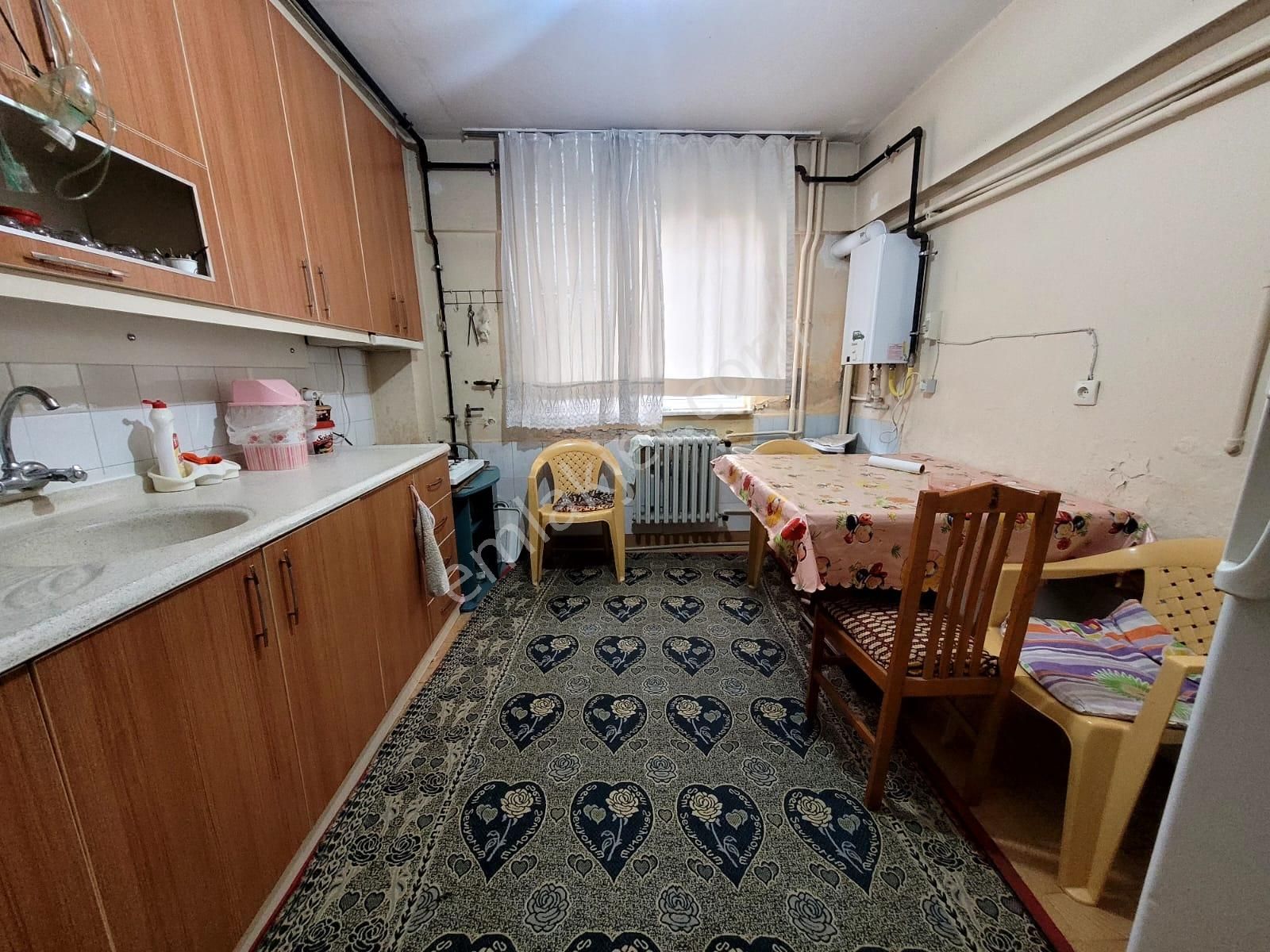 Karaman Mahallesi'nde Gezekyatağı Camii Mevkii Site İçerisinde (özel Otoparklı)