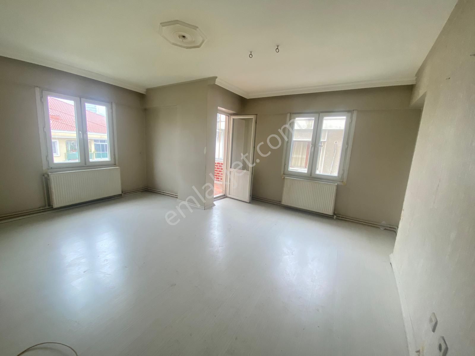 Küçükyalı Metro Ve E-5 4dk Yürüme Mesafesi 2+1 Kiralık Daire