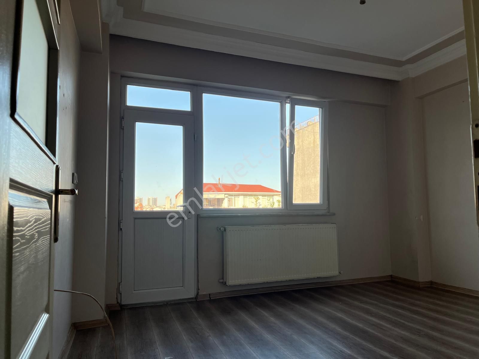 Bağcılar Çınar Mah. Merkezi Konumda Kiralık 2+1 Daire