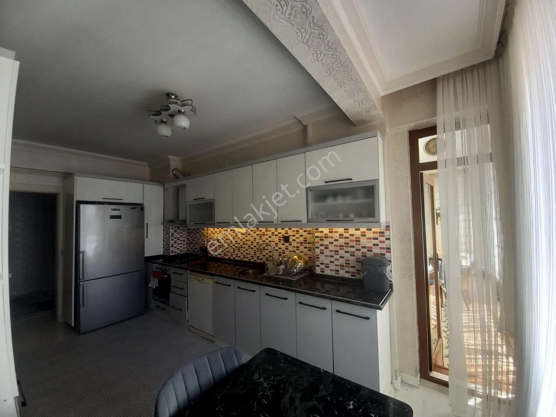 Selçuklu Genç Osman Caddesine Cepheli Site İçi Ara Kat 3+1 Masrafsız Geniş Dairemiz