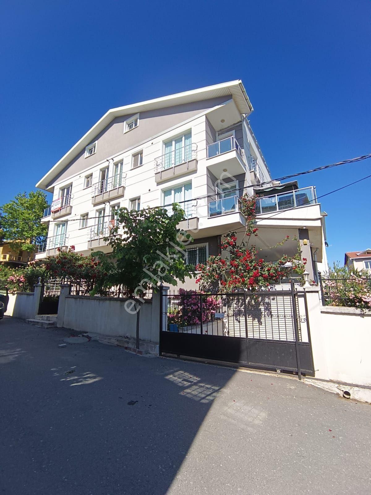 Büyükçekmece Güzelce'de Hukukçular Sitesine Yakın 2+1 Kiralık Daire