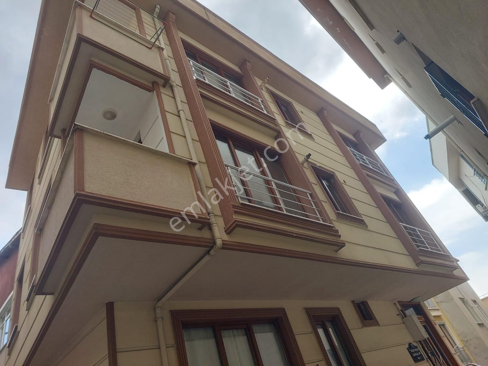 Merkez Emlak E-5 - Göztepe Köprüsü - 2+1 - 1.kat - Kiralık Daire