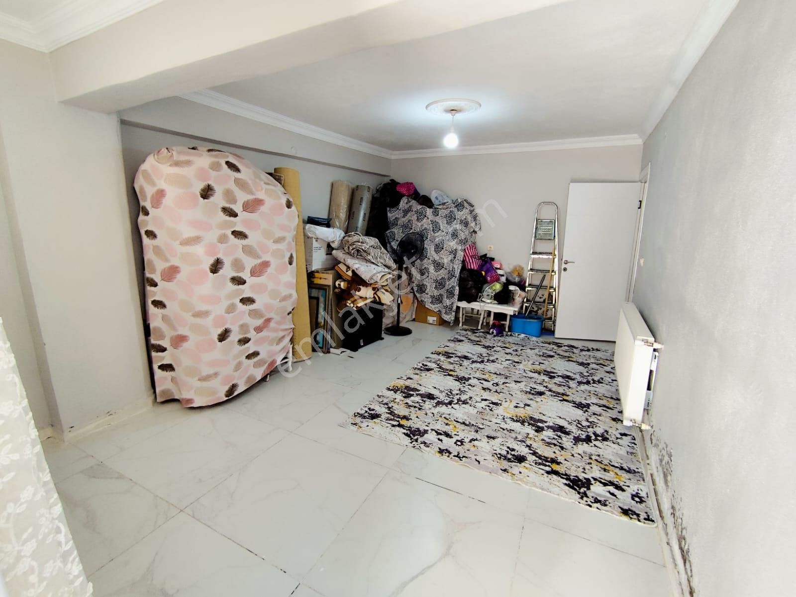 Sultan Emlkatan Satılık 3+1 Düz Giriş Doğalgazlı Devteştinde