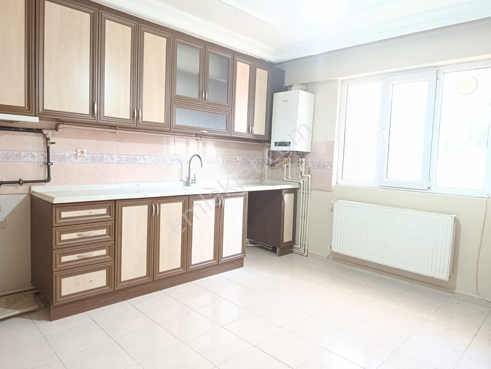 Adalet Mahallesinde Satılık Arakat 3+1 145m2 Daire