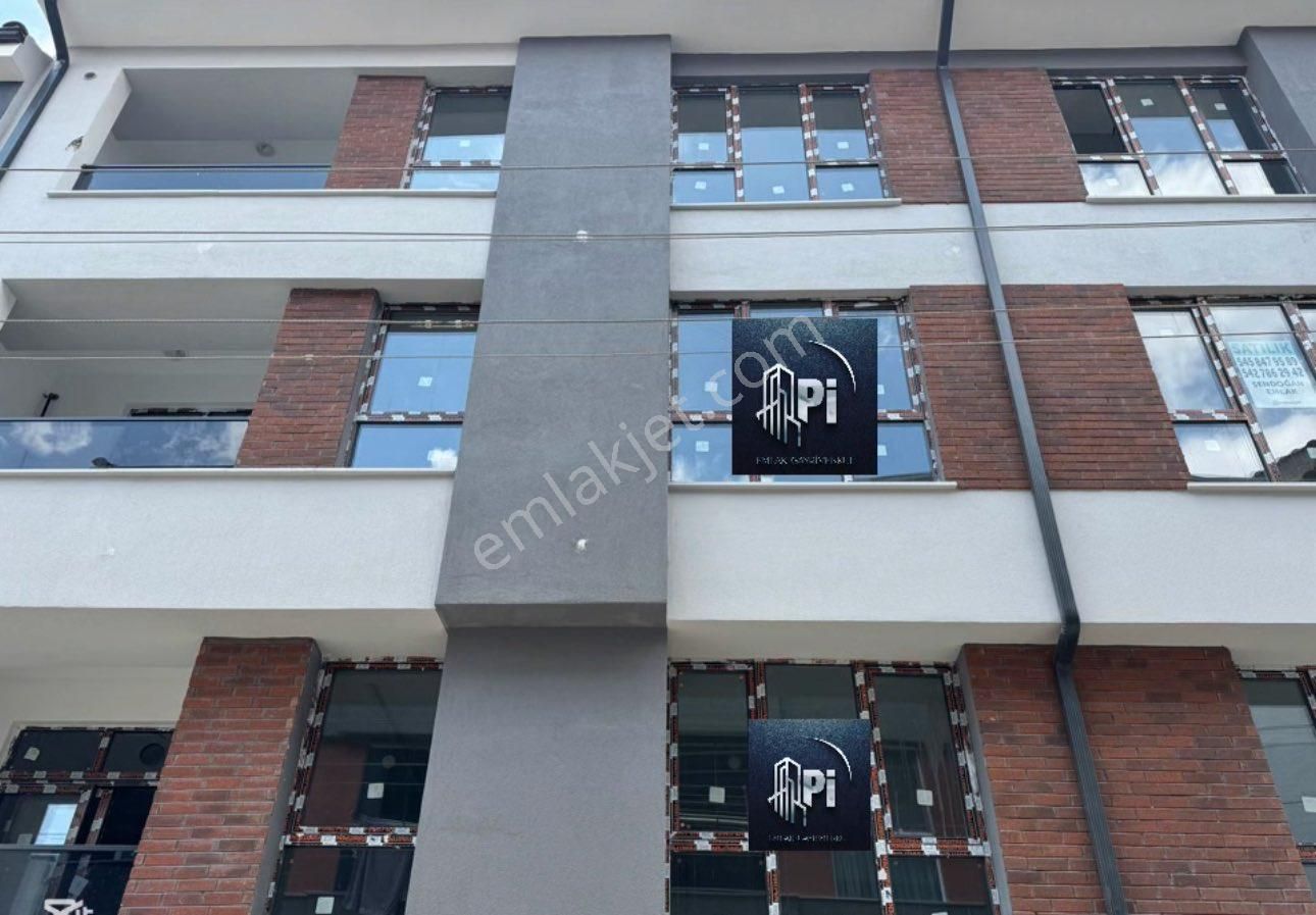 Pi Emlak’tan 2+1 Ebeveyn Banyolu Arakat Garajlı Asansörlü Daire