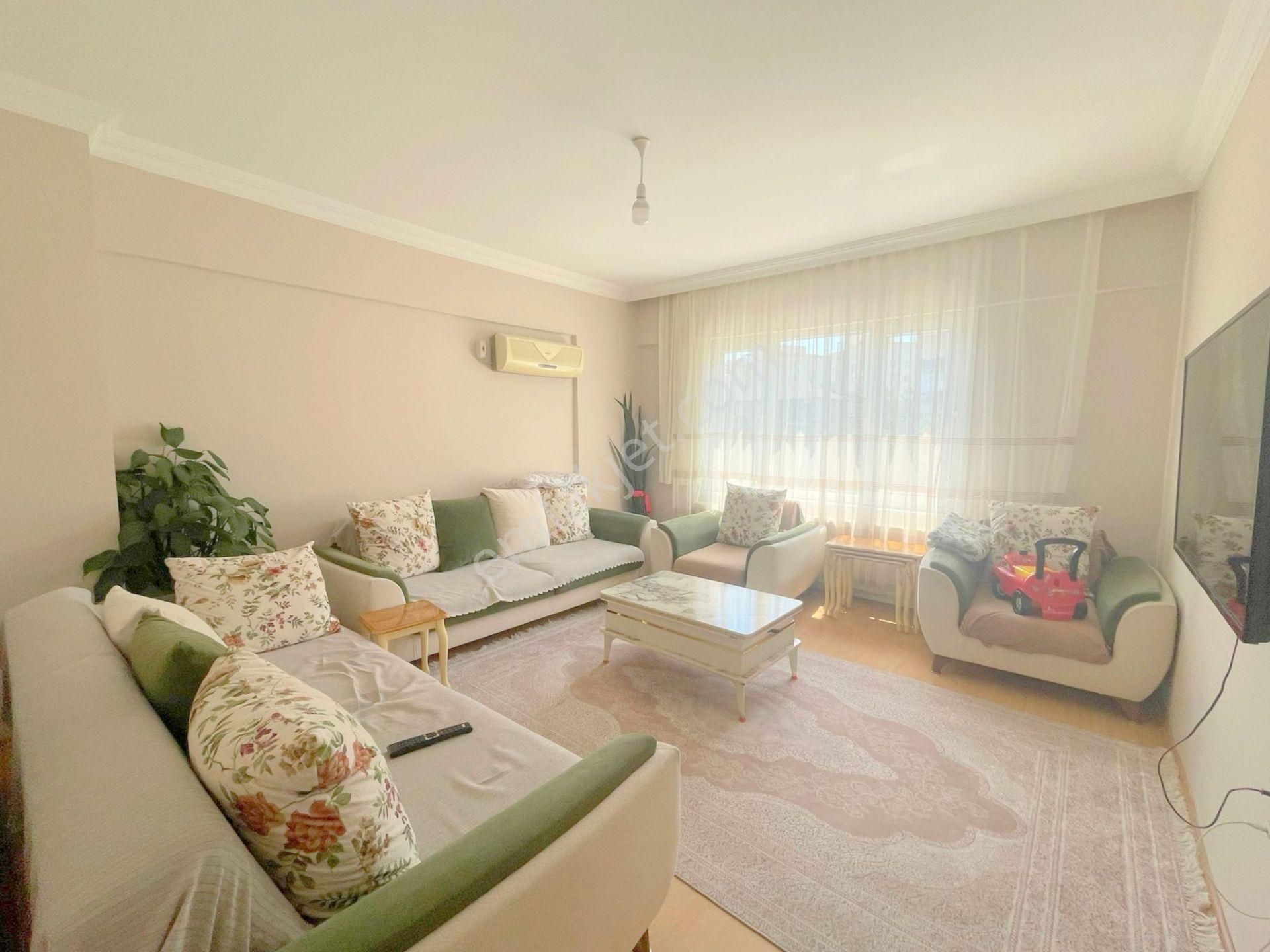 Mertcan'dan Güvenlikli Sitede Balkonlu 2+1 Ara Kat Daire