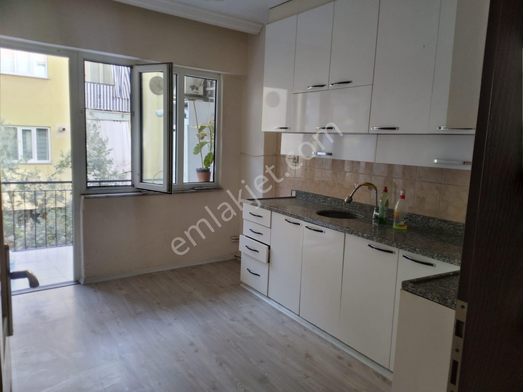 Pelitlibağda Satılık 2+1 Ara Kat Daire