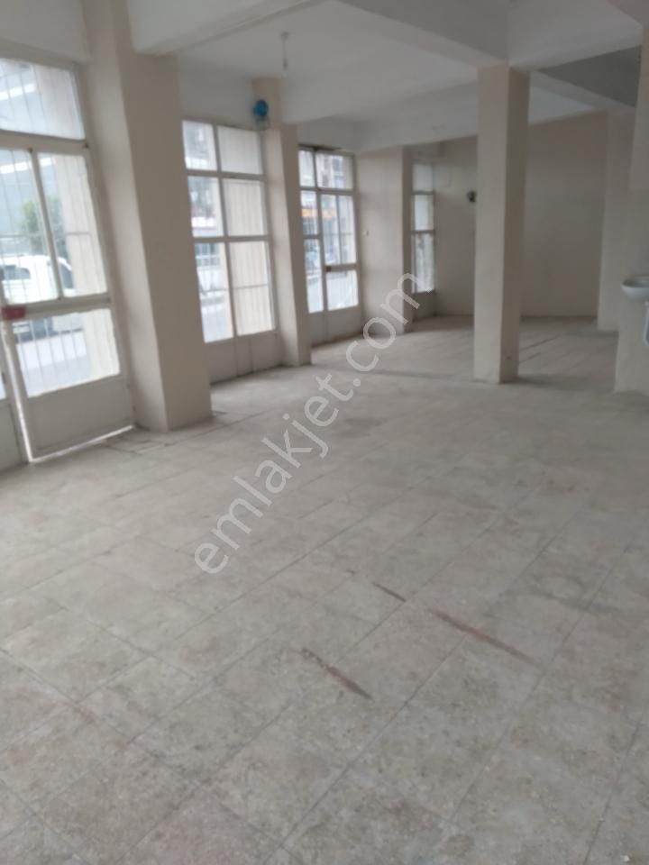 Buca Fırat Mahallesinde 95 M2 Yol Üstü Kiralık Dükkan