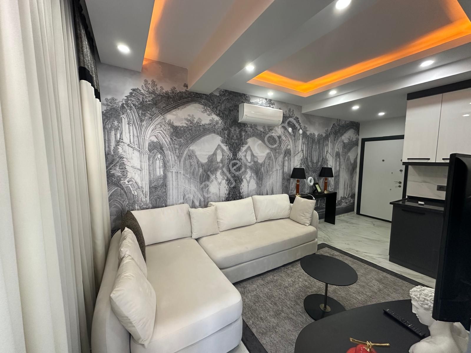 Pazarcıda Havuzlu Ful Eşyalı 1+1 Satılık Daıre