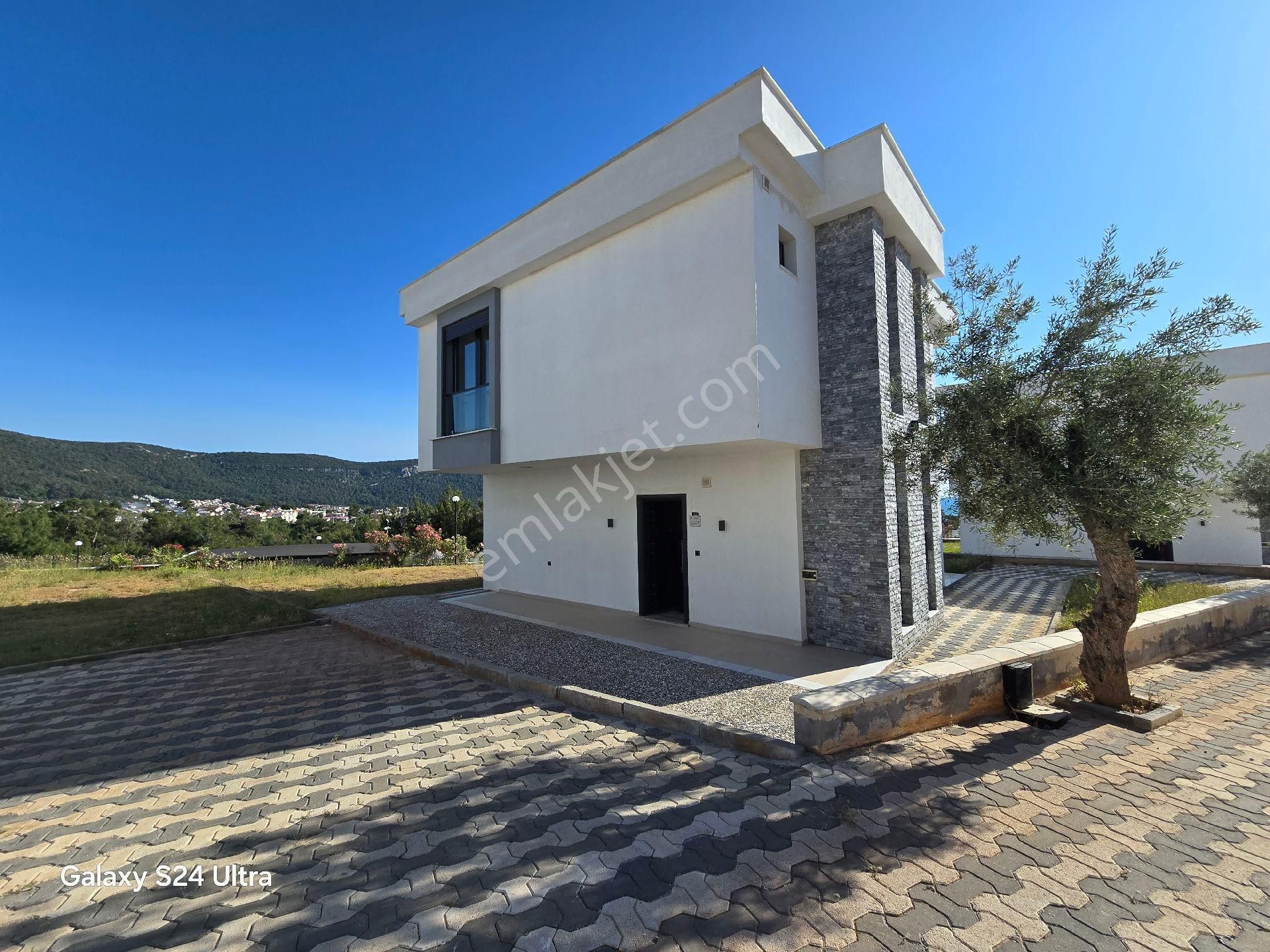Didim Akbük'de Deniz Manzaralı Müstakil Bahçeli Satılık Villa - Görsel 2