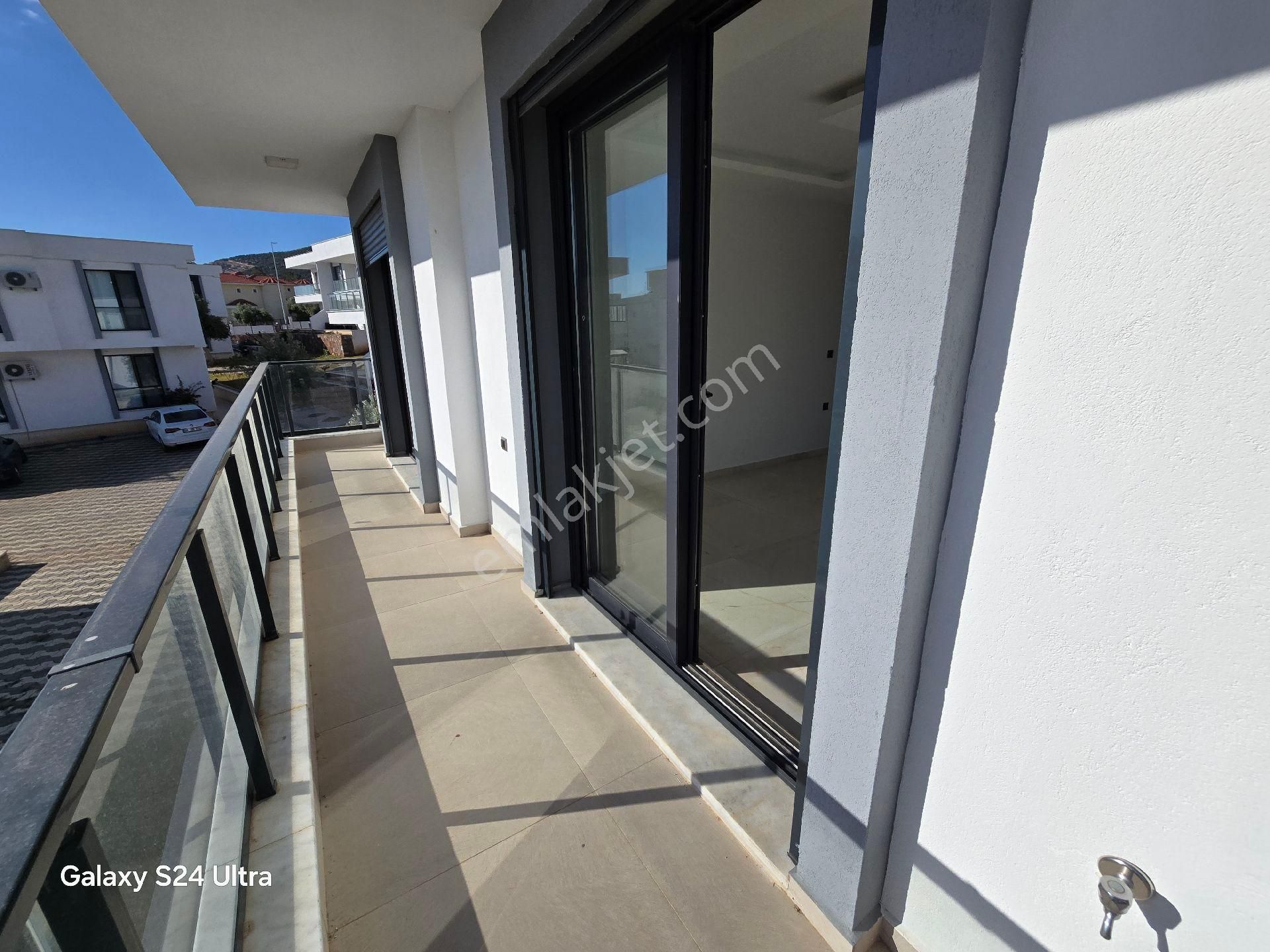 Didim Akbük'de Deniz Manzaralı Müstakil Bahçeli Satılık Villa - Görsel 25
