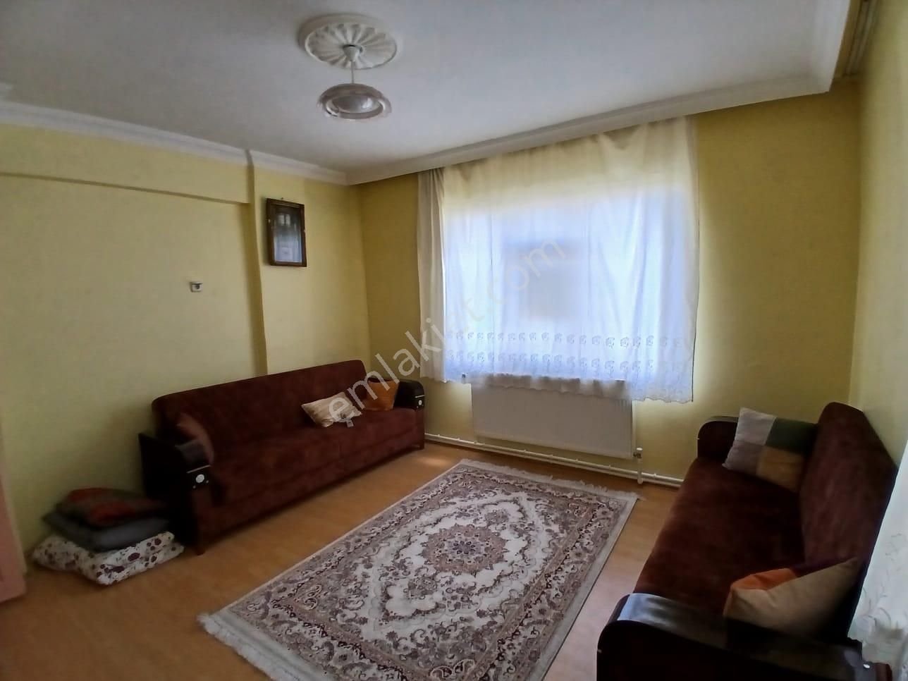 Akçay Emlak'tan Akşehir Yeni Sgk Civarında Ara Kat Eşyalı Kiralık 2+1 Daire