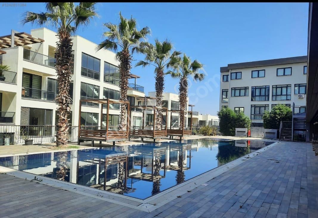 Mudanya'da Deniz Manzaralı 3+1 Havuzlu Satılık Dublex Daire