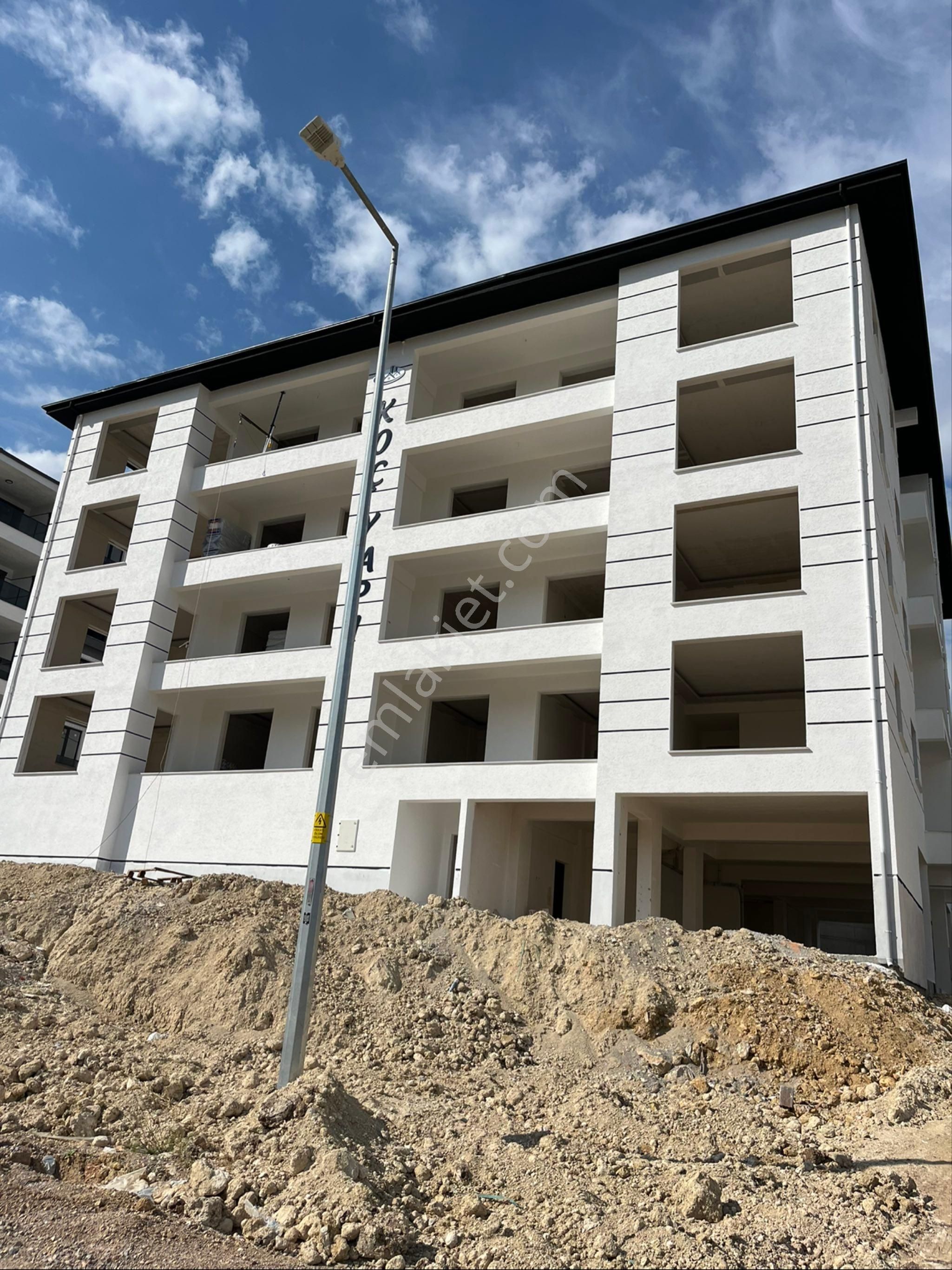 Akhisarda Acil Satılık Site İçinde Uygun Fiyatlı 3+1 Daireler
