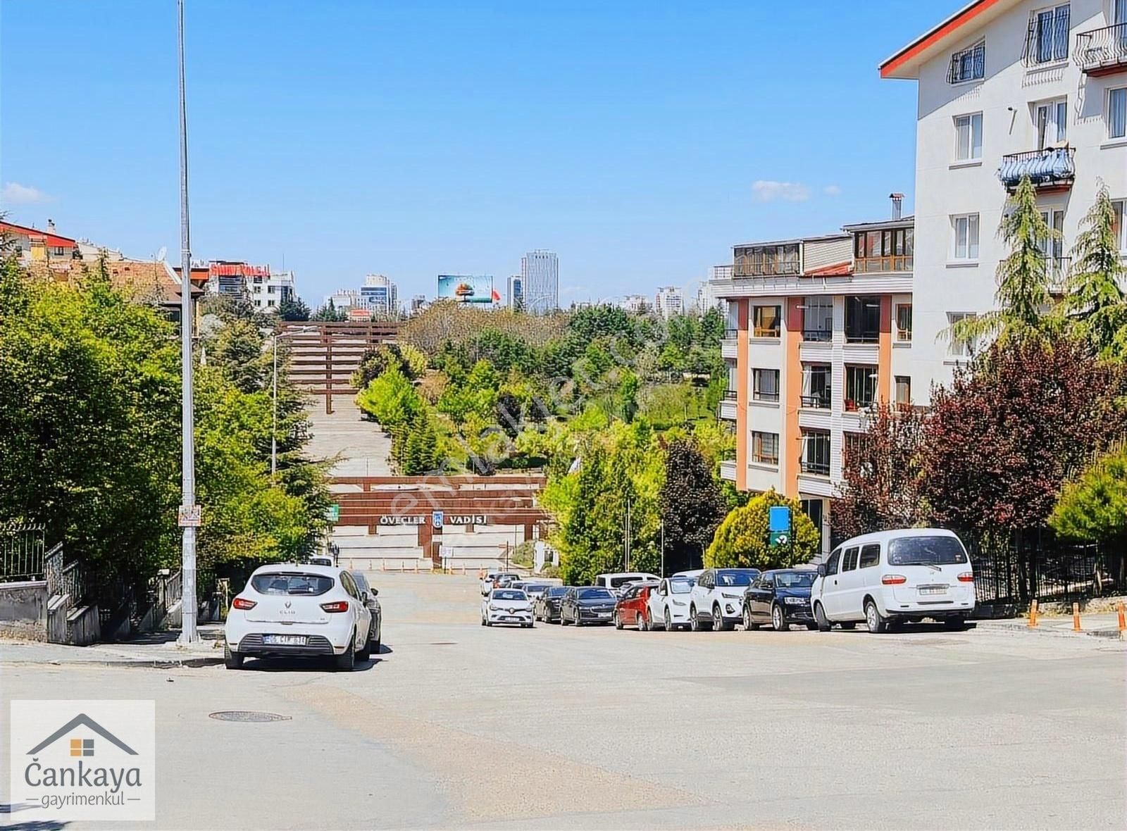 Çankaya'dan Öveçler Vadi Yanı Çetin Emeç Yakını Ara Katta Ön 3+1