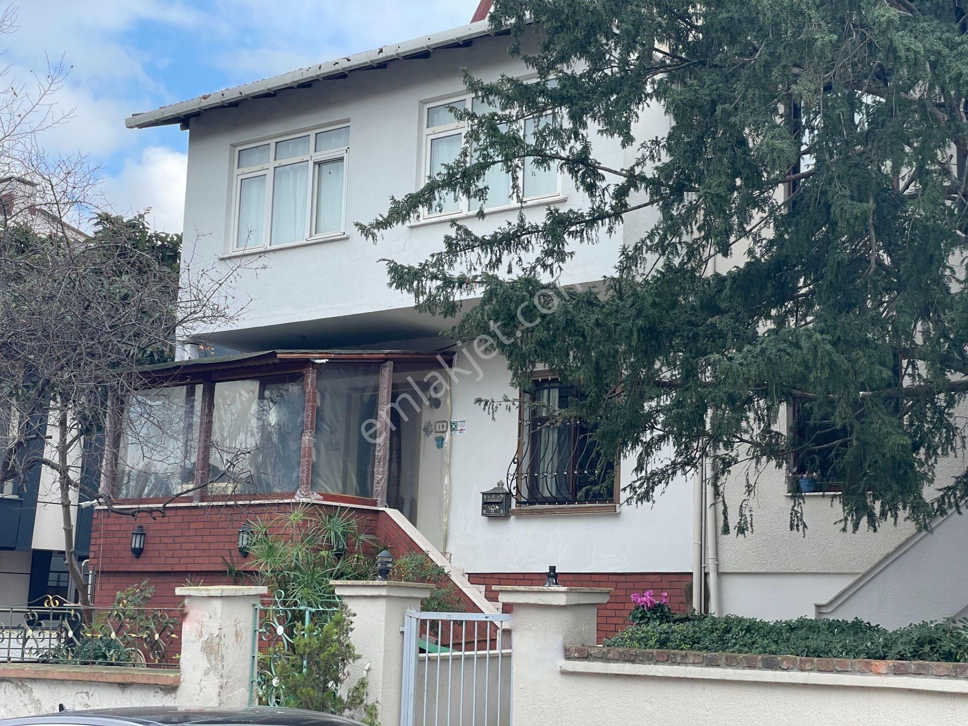 Yankı'dan Koşuyolunda 261m2 Arsalı 3.5 Katlı Satılık Müstakil Ev